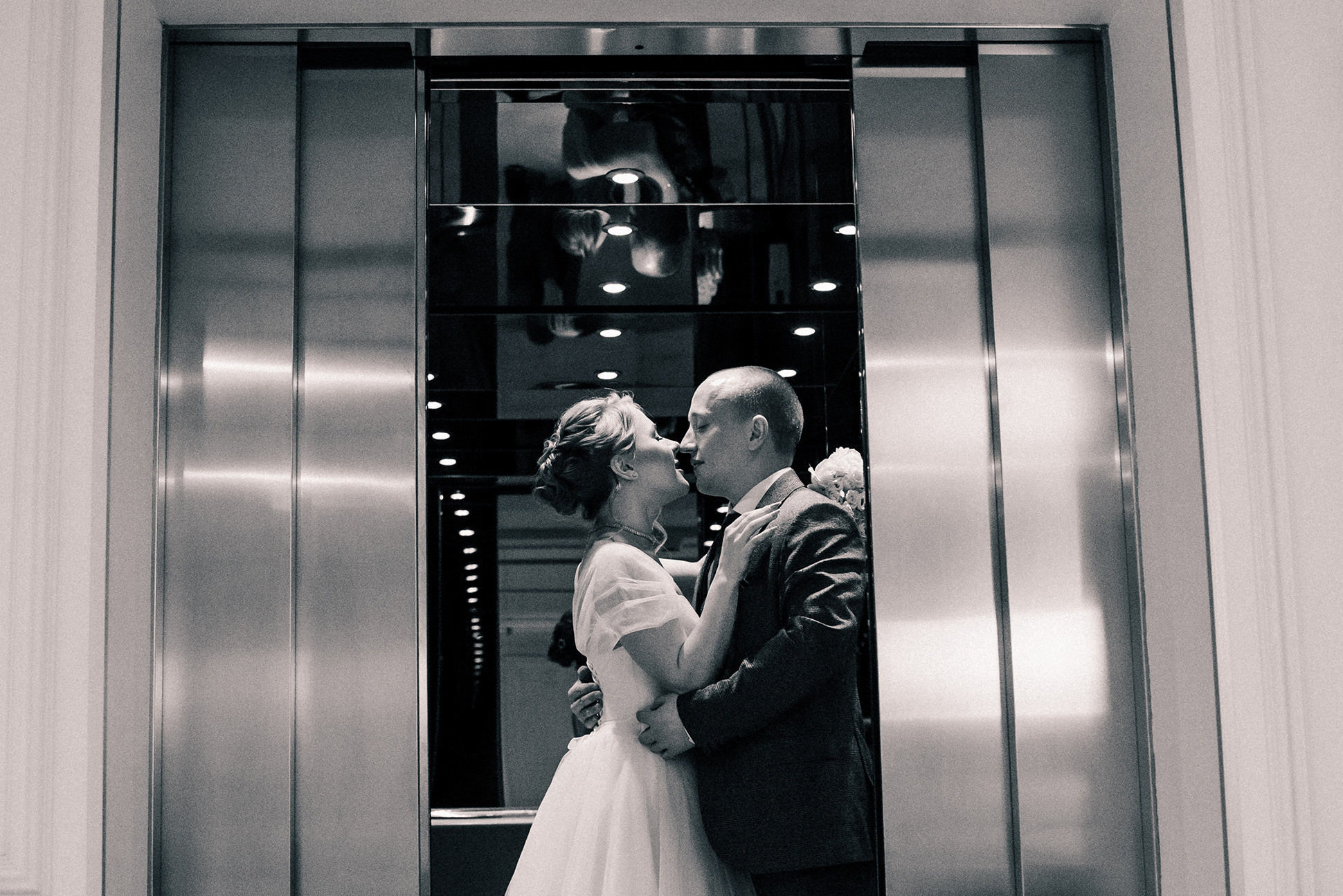 Юля и Миша. Красивое утро и Витебский вокзал. Семейный и Свадебный фотограф. Санкт-Петербург. Пушкин