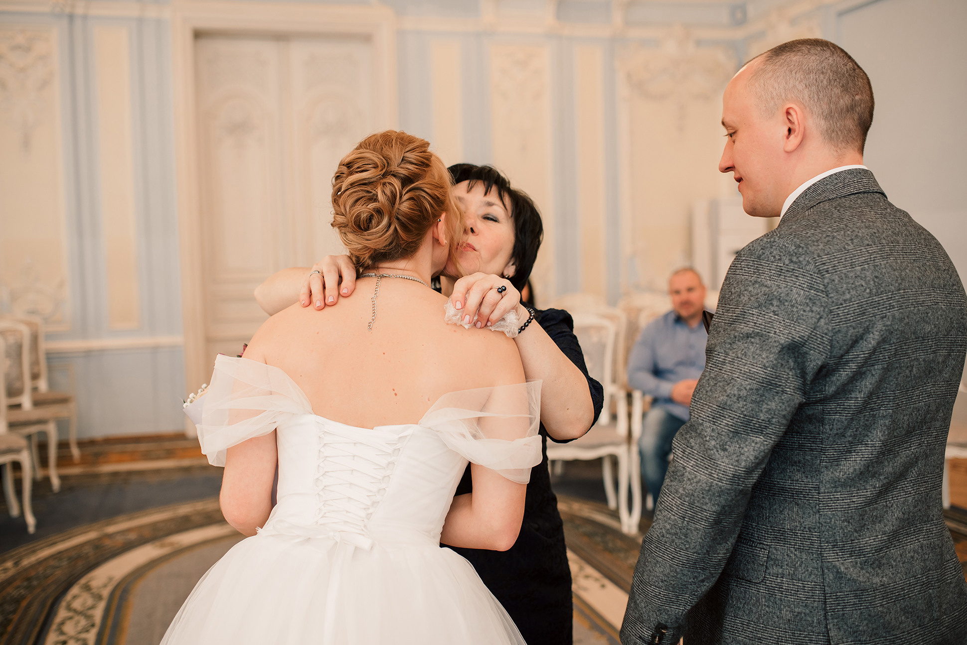 Юля и Миша. Красивое утро и Витебский вокзал. Семейный и Свадебный фотограф. Санкт-Петербург. Пушкин