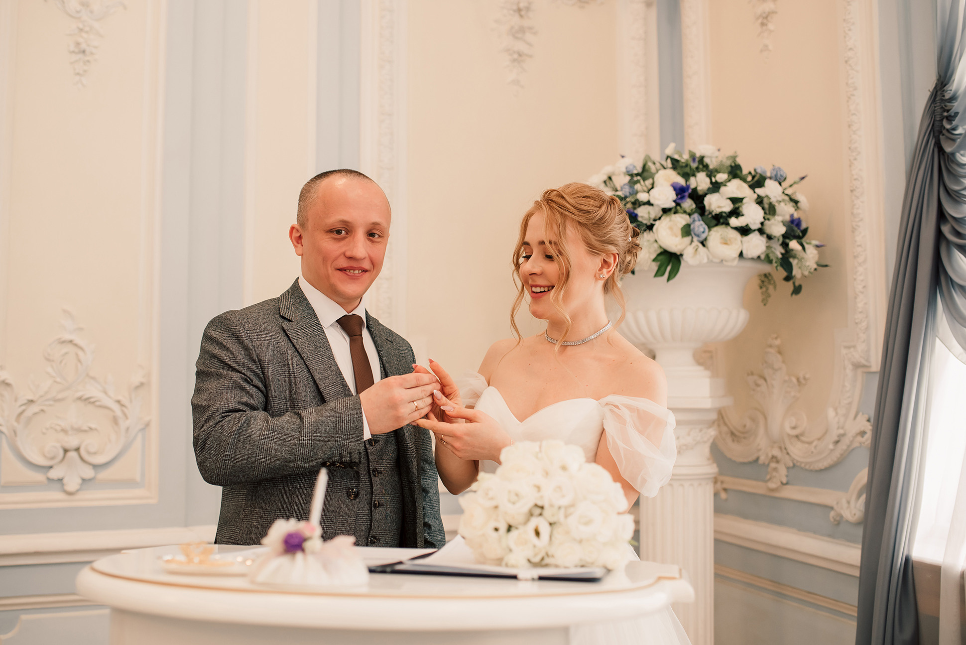 Юля и Миша. Красивое утро и Витебский вокзал. Семейный и Свадебный фотограф. Санкт-Петербург. Пушкин