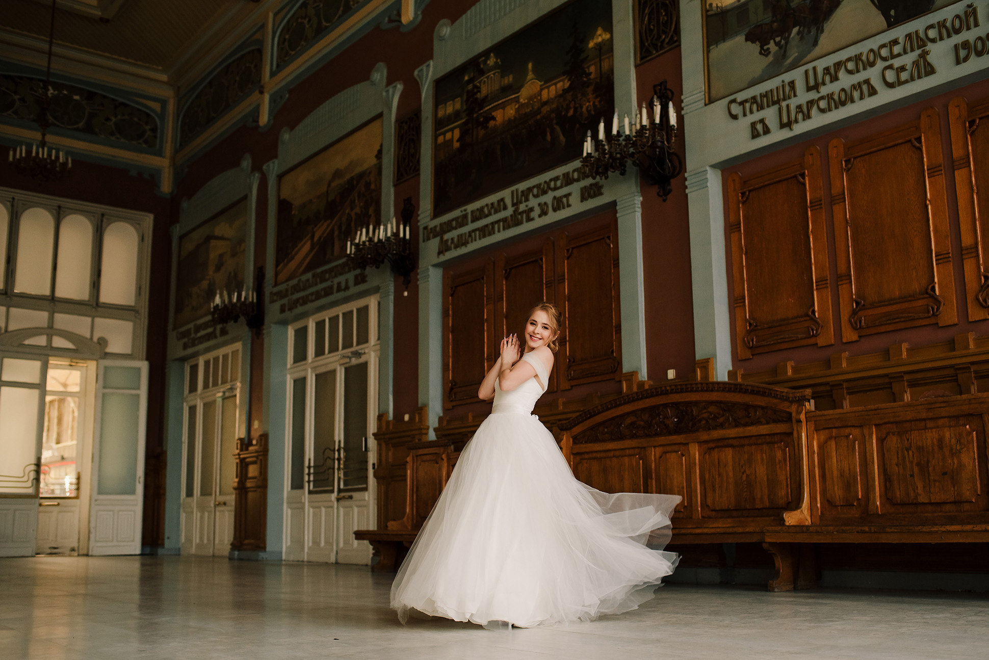 Юля и Миша. Красивое утро и Витебский вокзал. Семейный и Свадебный фотограф. Санкт-Петербург. Пушкин