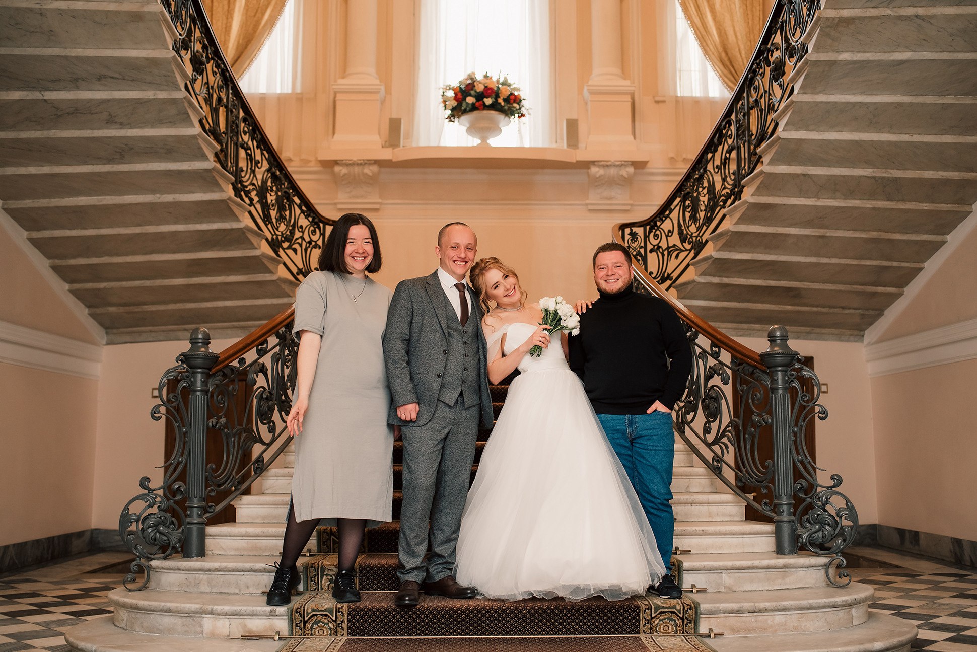 Юля и Миша. Красивое утро и Витебский вокзал. Семейный и Свадебный фотограф. Санкт-Петербург. Пушкин