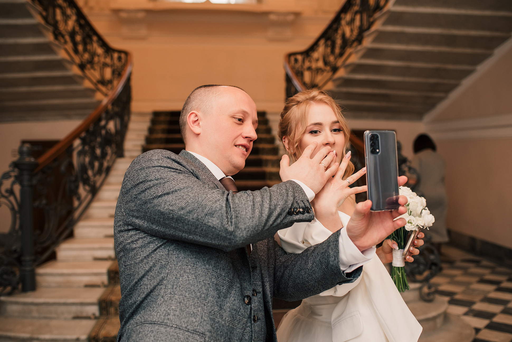 Юля и Миша. Красивое утро и Витебский вокзал. Семейный и Свадебный фотограф. Санкт-Петербург. Пушкин