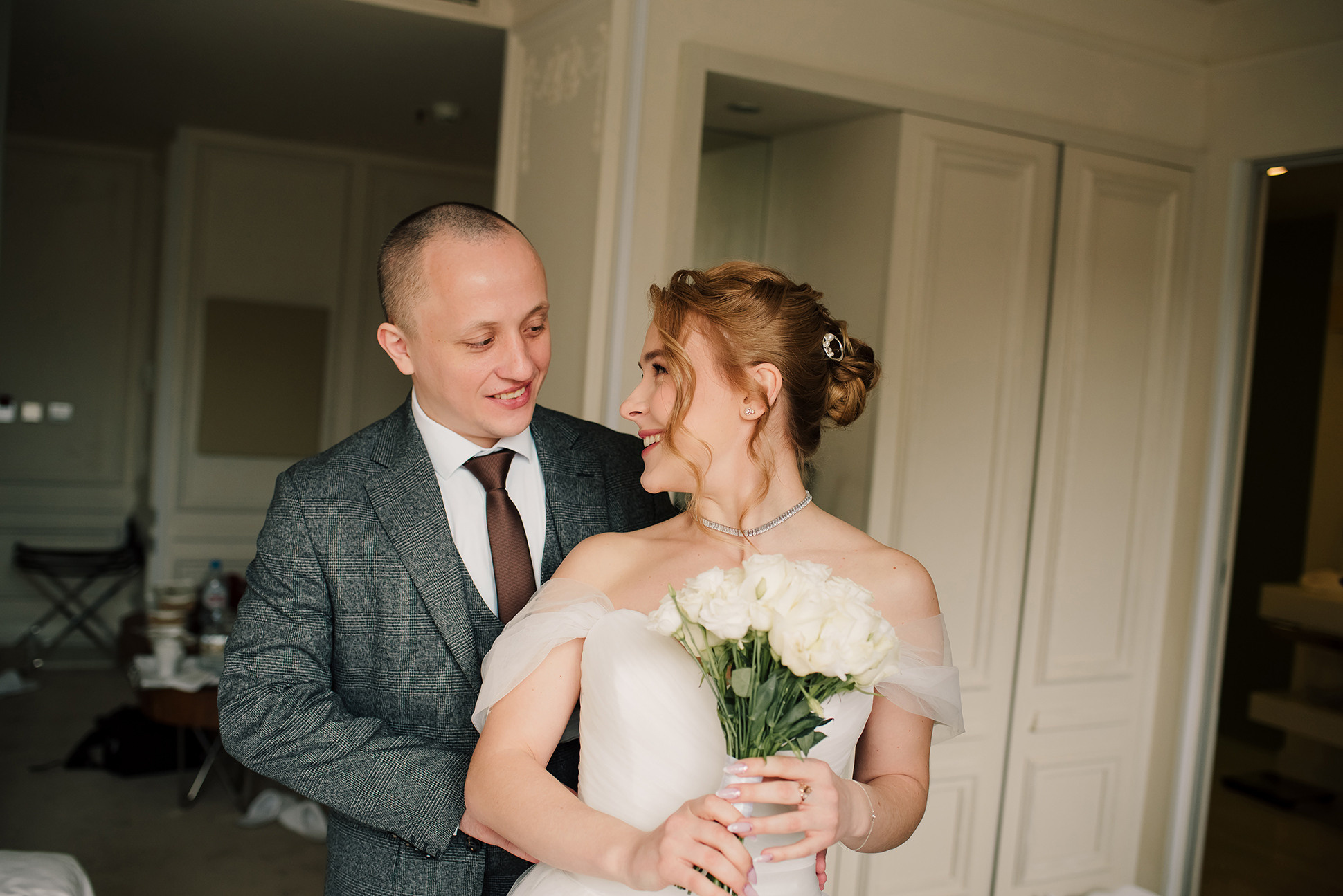 Юля и Миша. Красивое утро и Витебский вокзал. Семейный и Свадебный фотограф. Санкт-Петербург. Пушкин