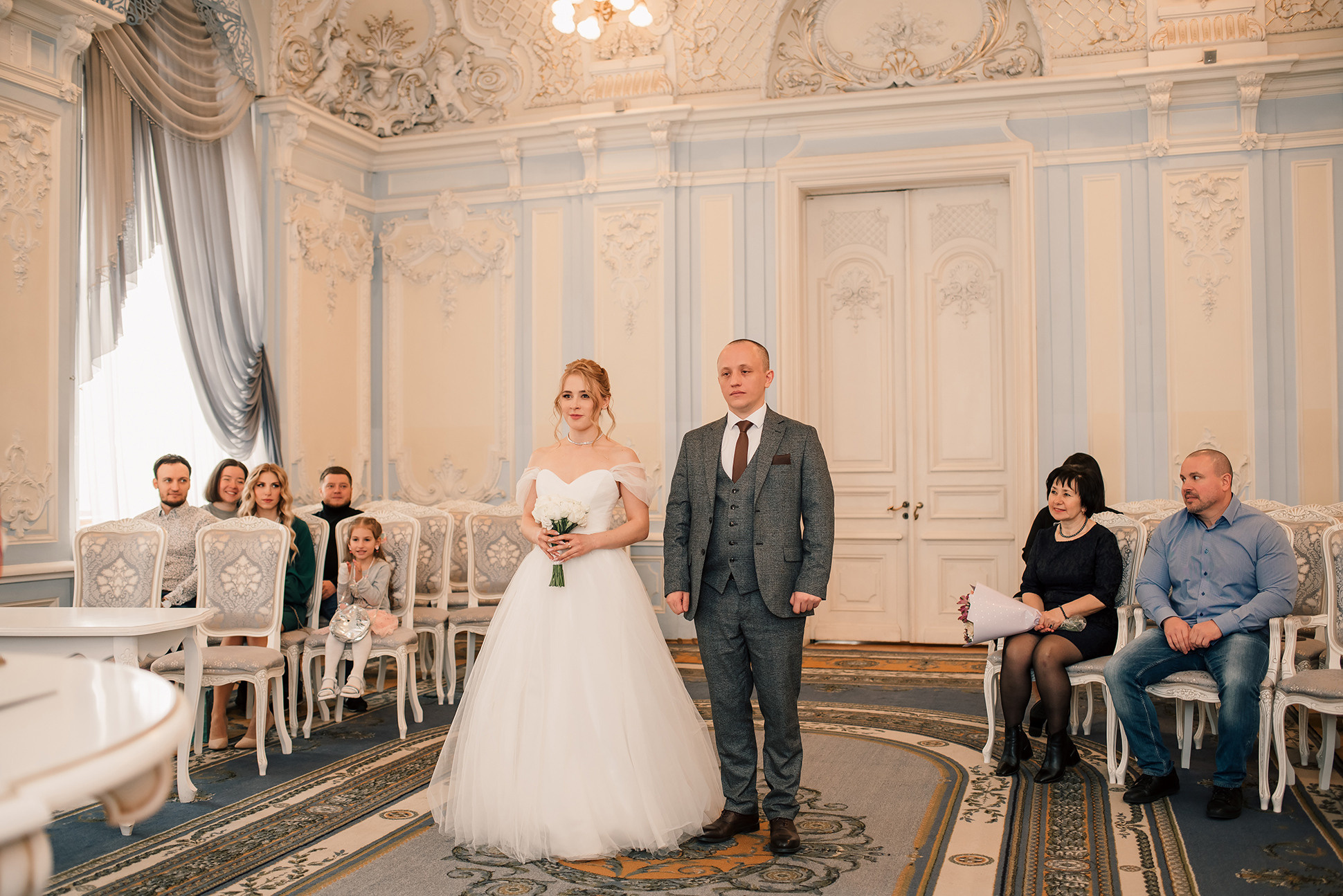 Юля и Миша. Красивое утро и Витебский вокзал. Семейный и Свадебный фотограф. Санкт-Петербург. Пушкин