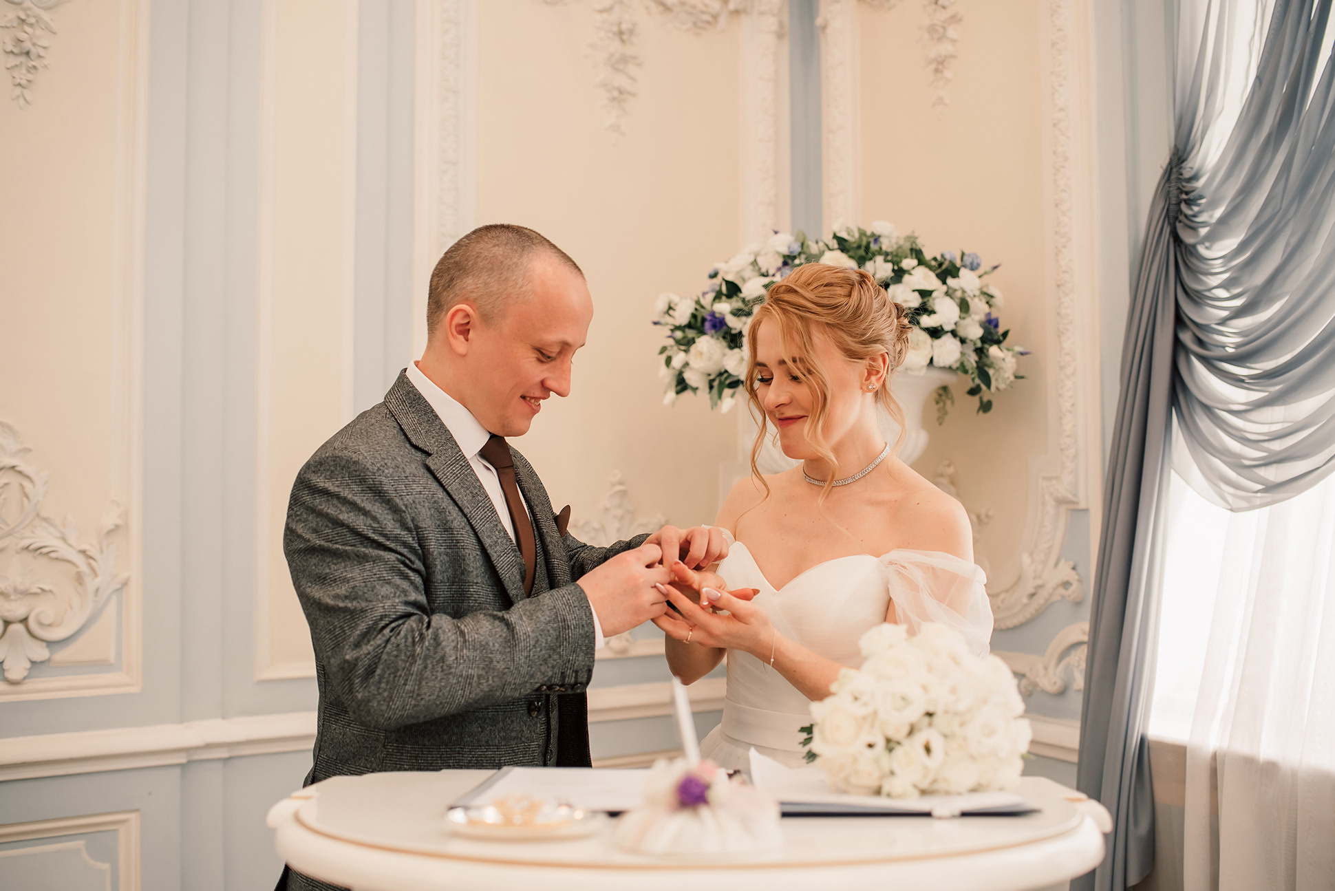 Юля и Миша. Красивое утро и Витебский вокзал. Семейный и Свадебный фотограф. Санкт-Петербург. Пушкин