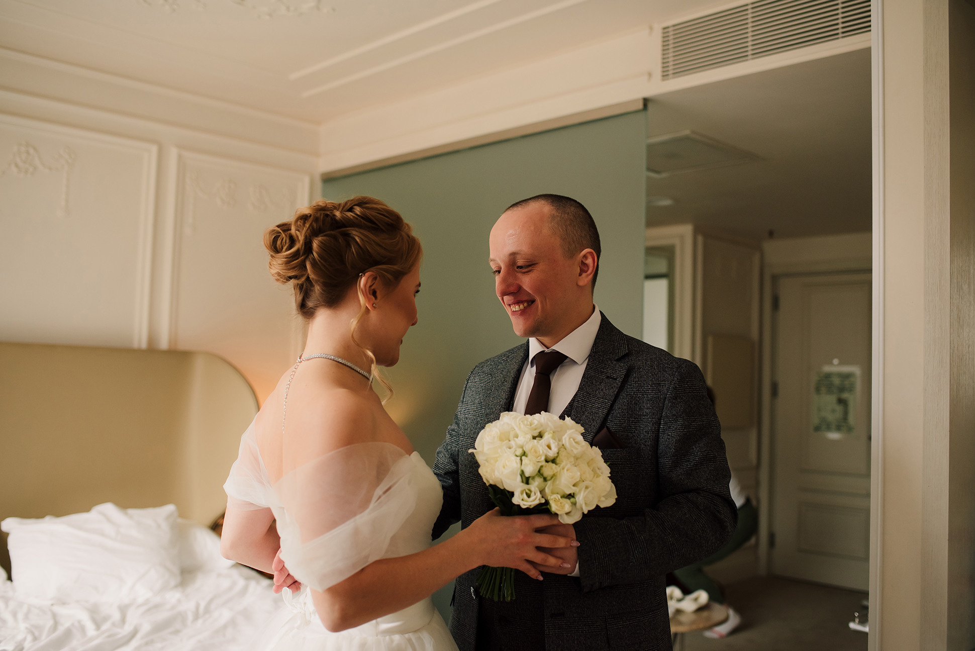 Юля и Миша. Красивое утро и Витебский вокзал. Семейный и Свадебный фотограф. Санкт-Петербург. Пушкин