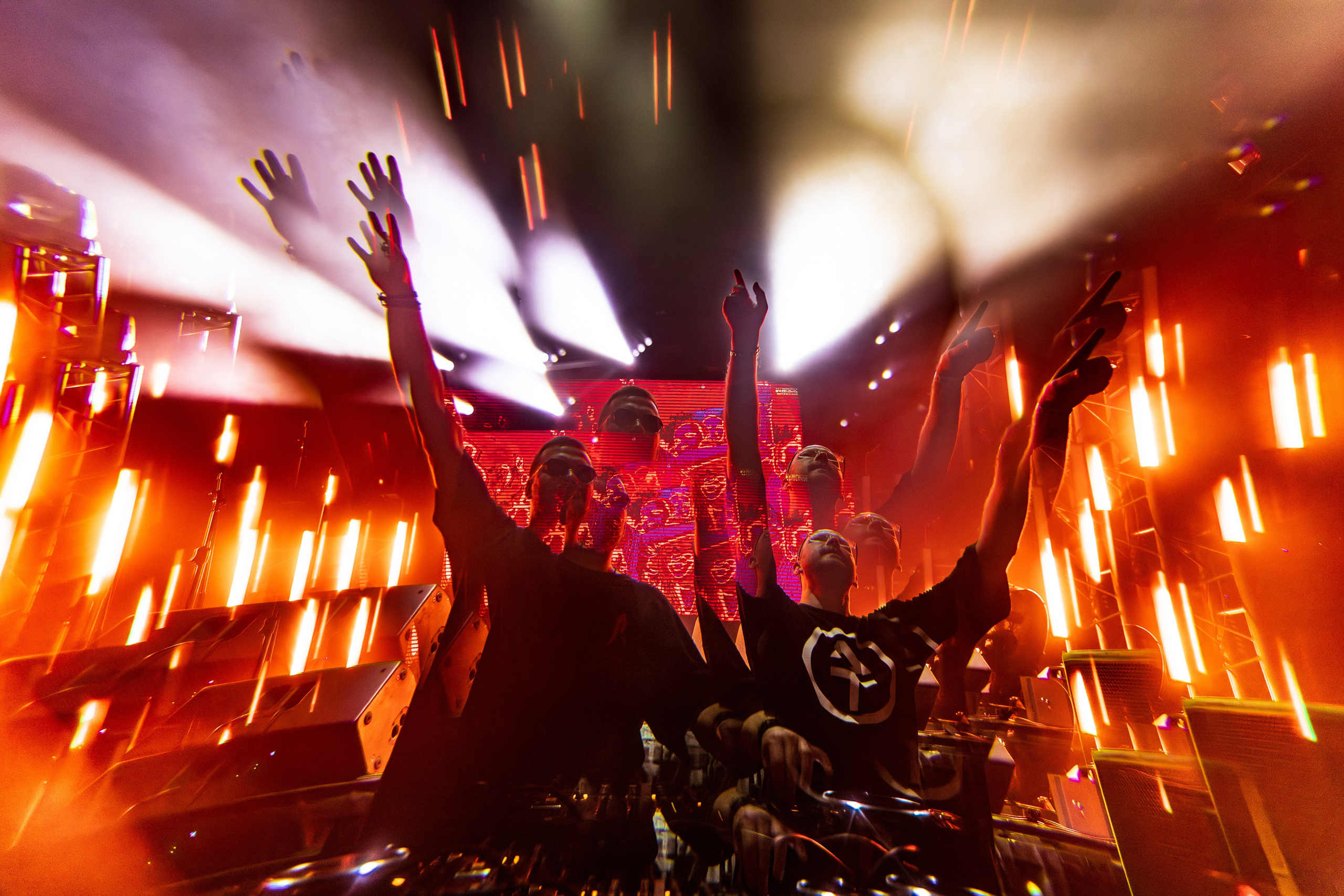 System Reality: Glow! в клубе Фабрика, Екатеринбург. Репортажный фотограф Екатеринбург | Яркий, качественный репортаж | Концерты, клубы, репортаж, праздники, корпоративы