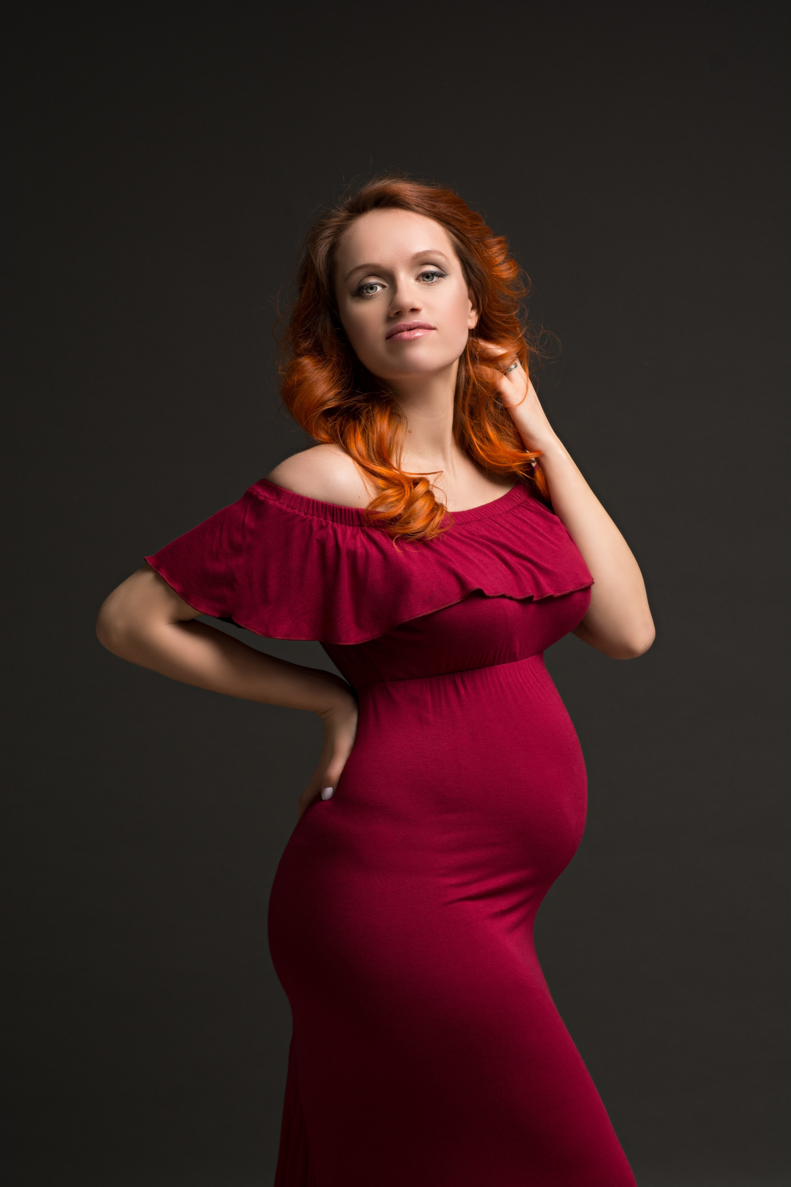 Вишневое платье в пол со шлейфом. Глубокое декольте. Размер М