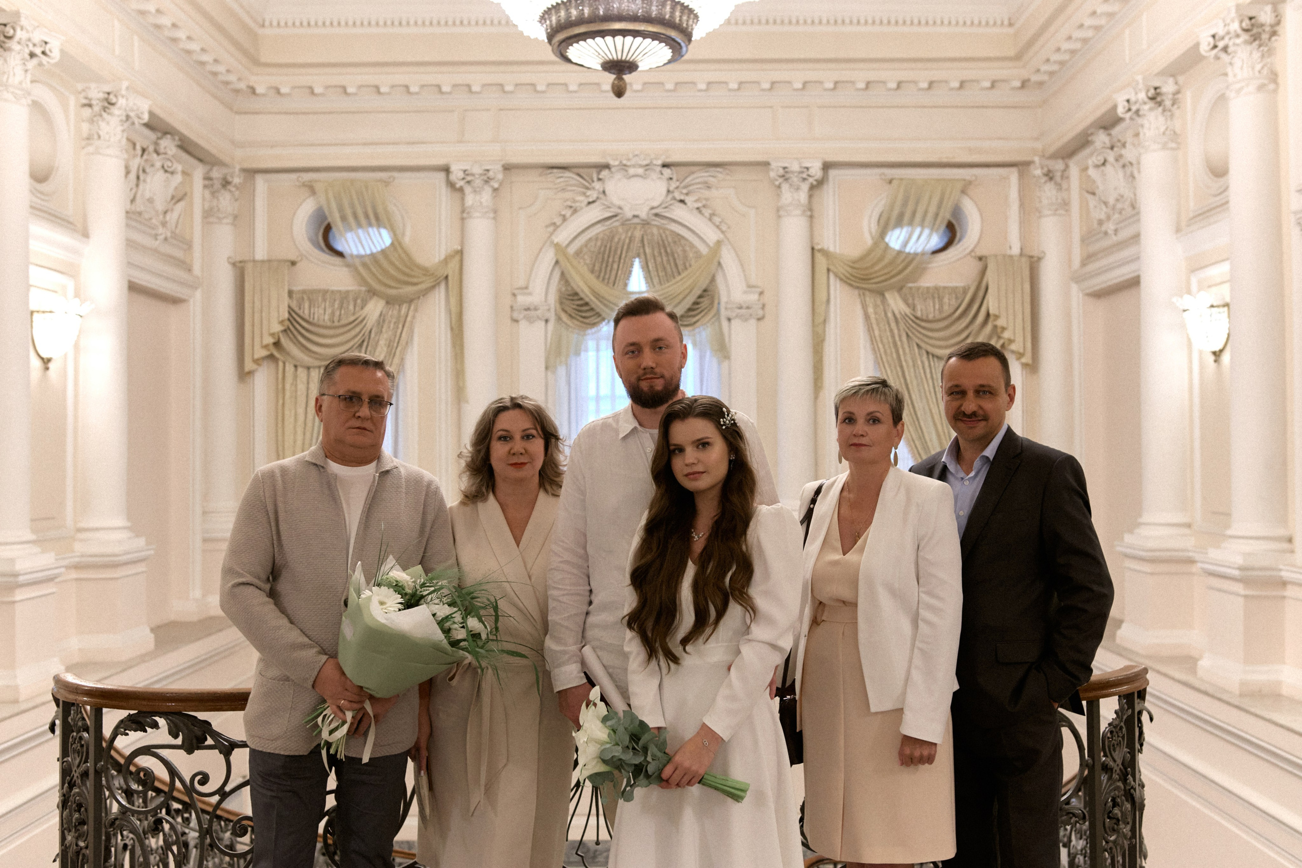 Летняя свадебная фотосессия на Чернышевской. Сестры Карабаза. Фотографы и ретушеры в Москве и Санкт-Петербурге