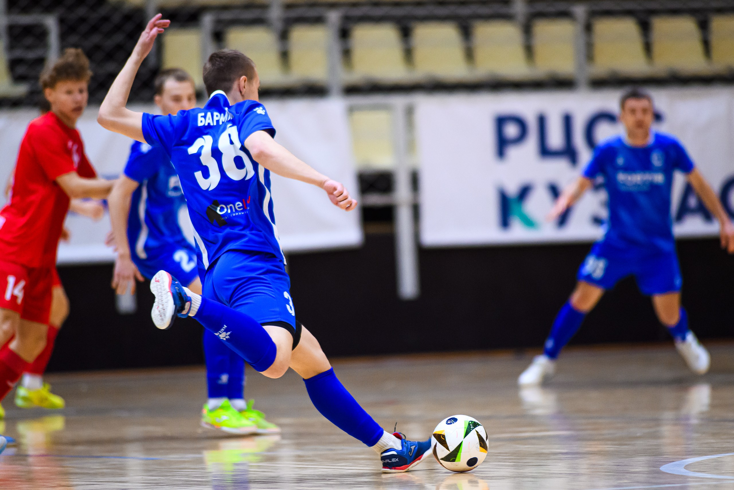 Высшая лига по футзалу — Сезон 2024-2025 — 2ой тур. Репортажный фотограф в Кемерово