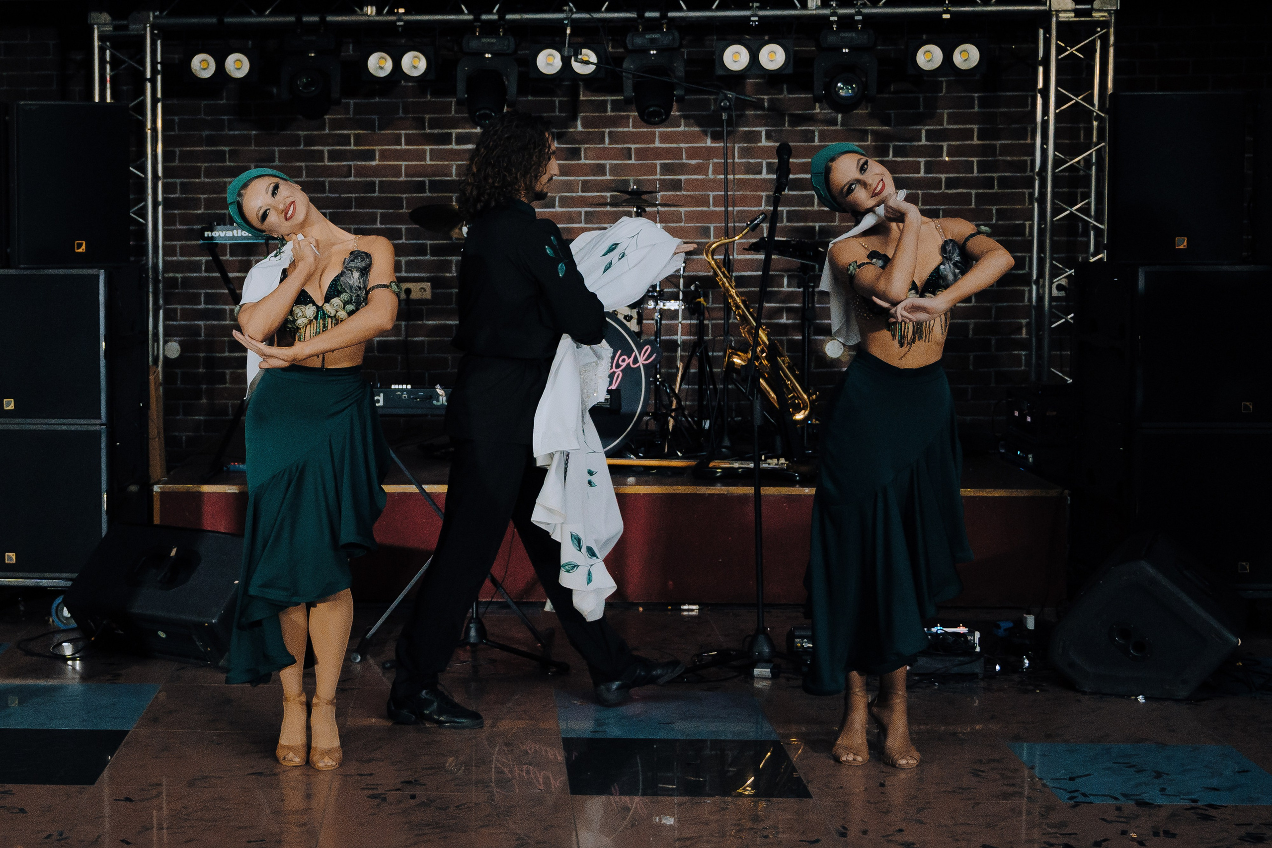 20 ЛЕТ МЕГАПОЛИС ЧЕЛЯБИНСК ХЕДЛАЙНЕР ЕЛКА. Репортажный фотограф Зуев Роман г. Челябинск