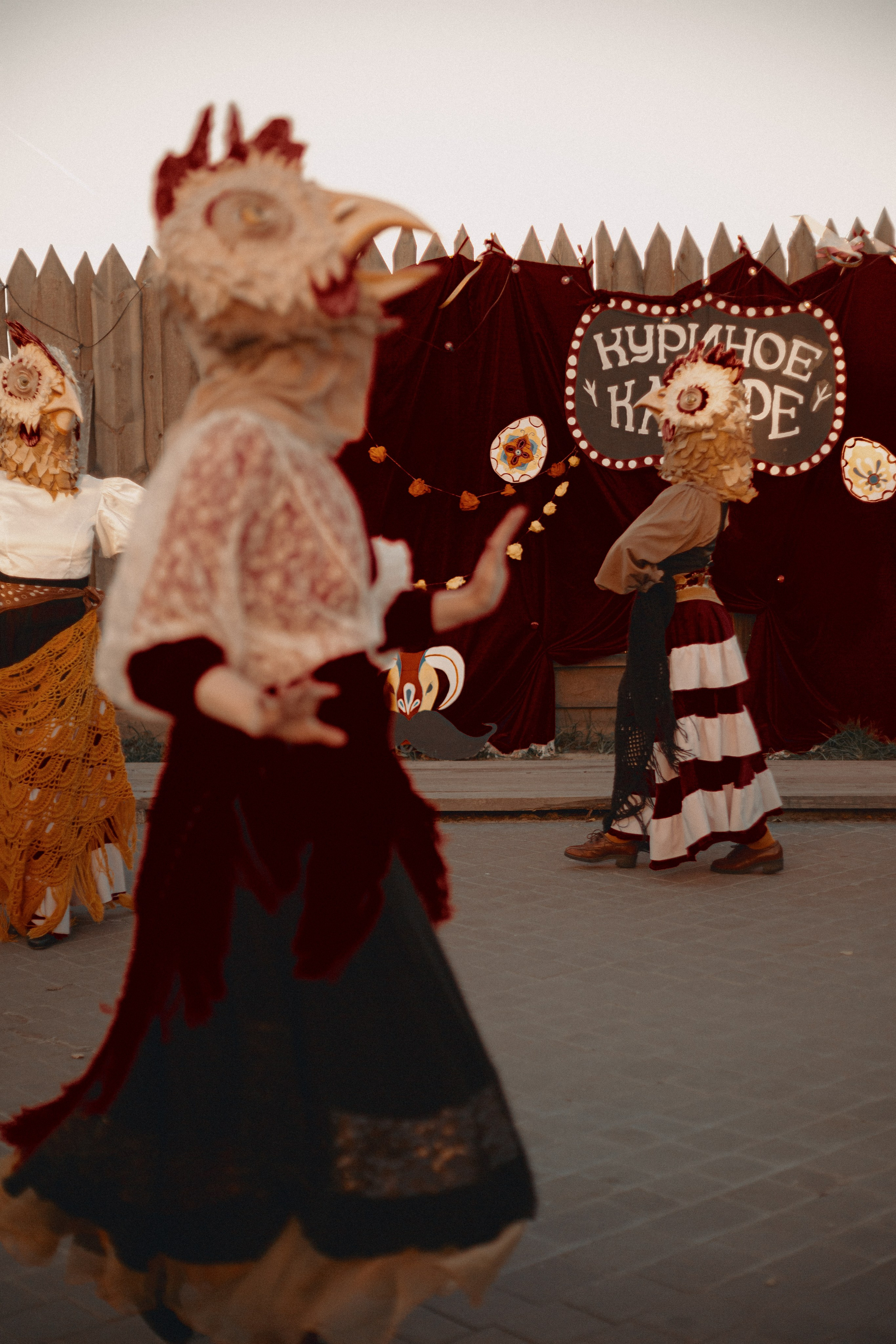 Спектакль «Куриное кабаре» от Свободного молодежного театра | Тобольск. Арт-фотограф Крис Л. в Тобольске: портрет, семейные, свадьбы