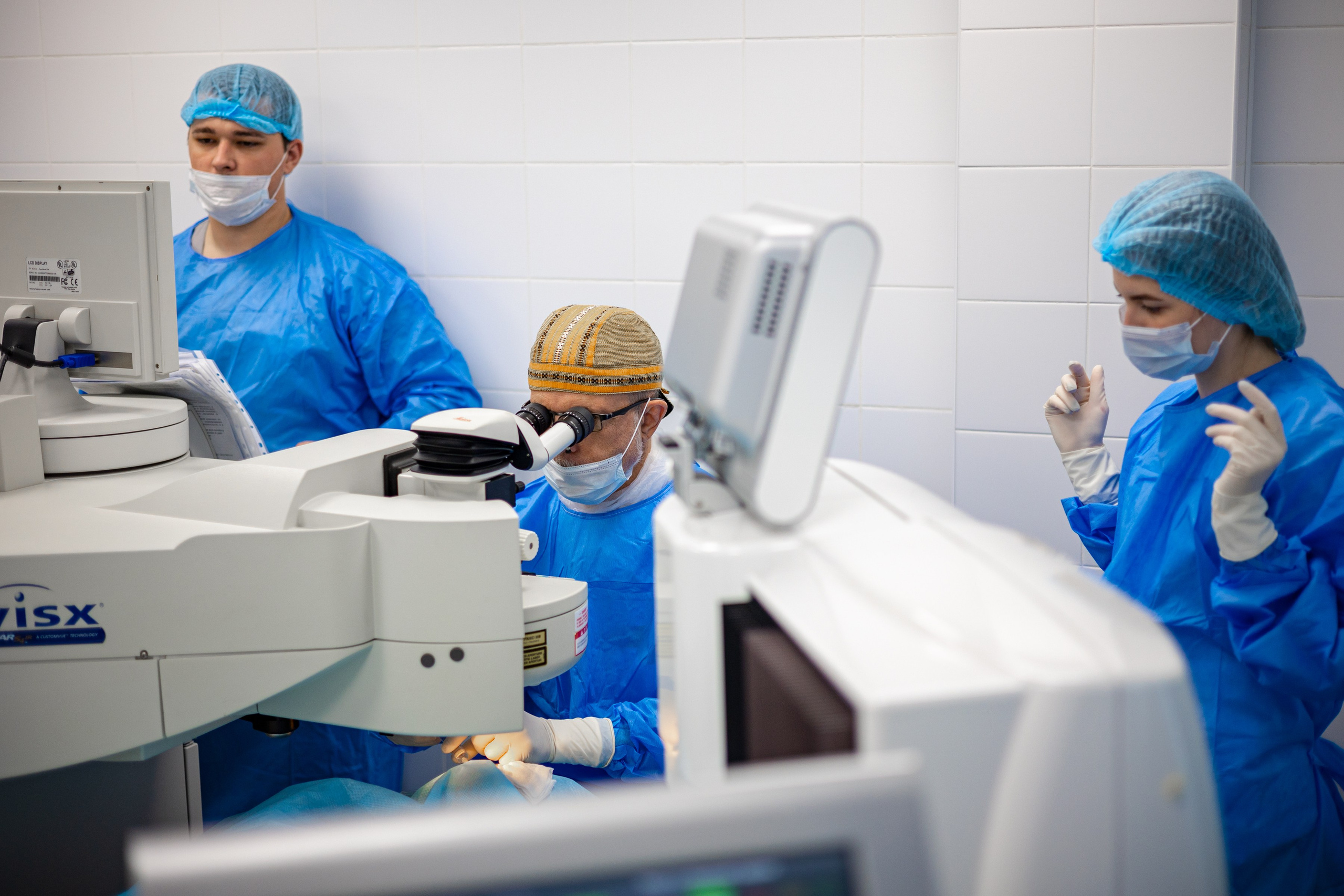 Волков Олег Анатольевич Рефракционный офтальмохирург операция на глазе