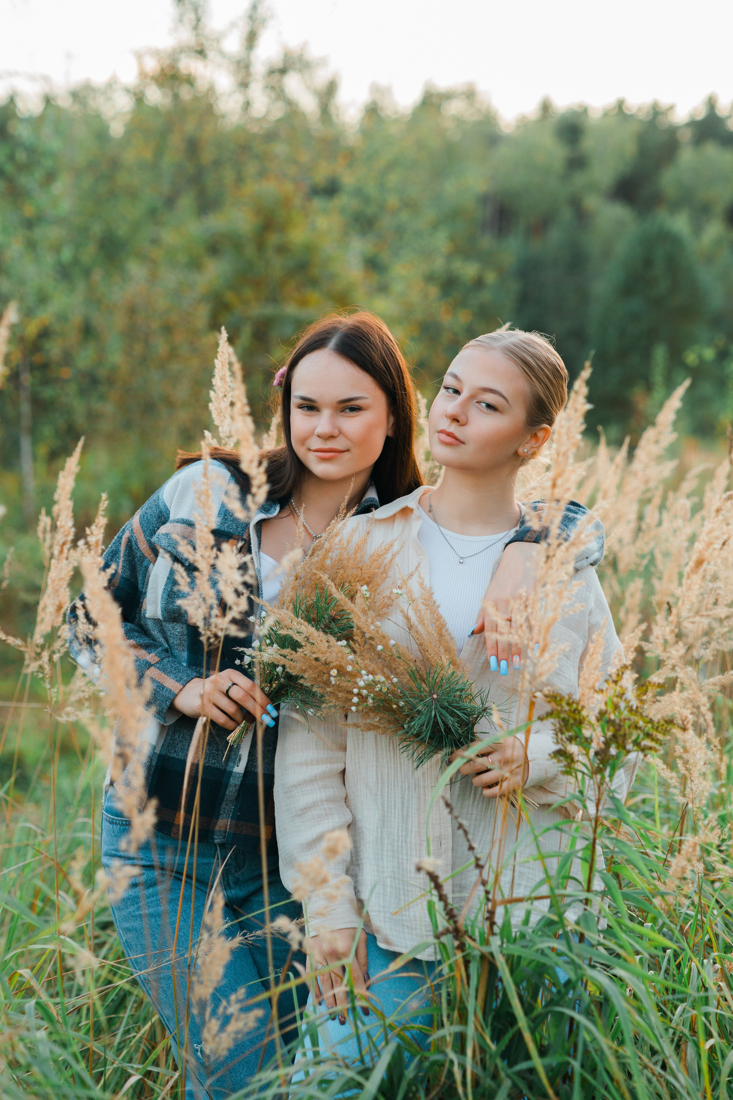 Осенняя фотосессия для выпускных альбомов 11 классов в Тарусе 2025 год. Выпускные альбомы в Серпухове