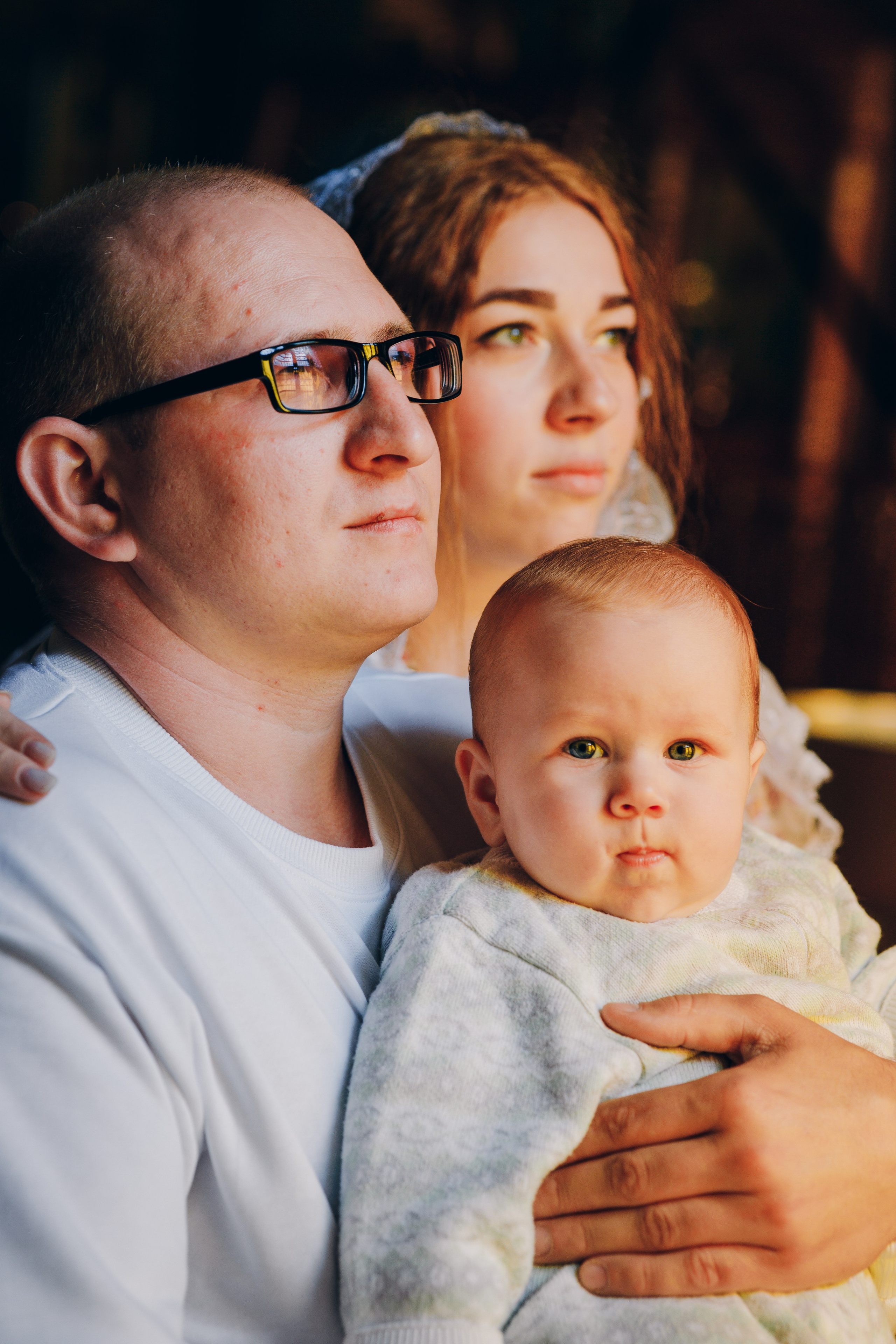 Зимняя съемка ребенка в церкви. Выпускные альбомы в Серпухове