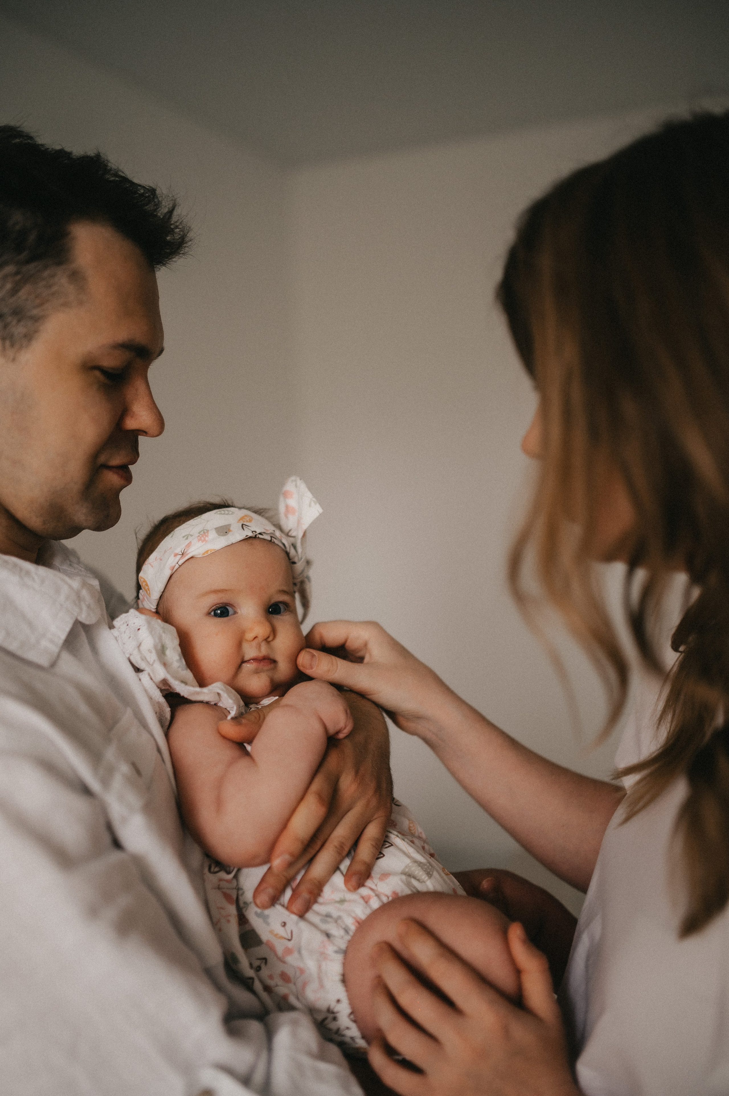 Сергей, Оксана и Алиса дома. Семейный и свадебный lifestyle-фотограф в Москве Мария Петрова