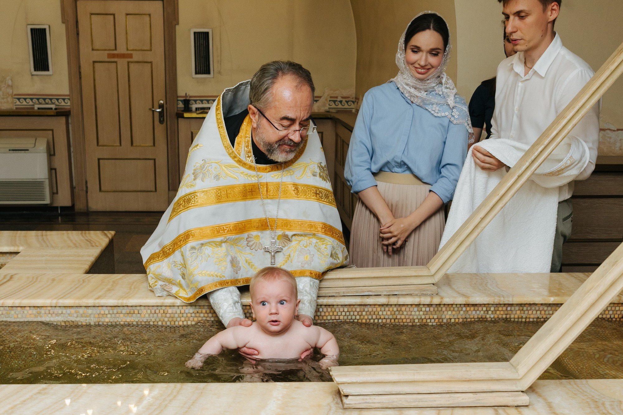 Крещение Троицкий собор Александро Невской лавры. Фотограф на крещение в Санкт Петербурге