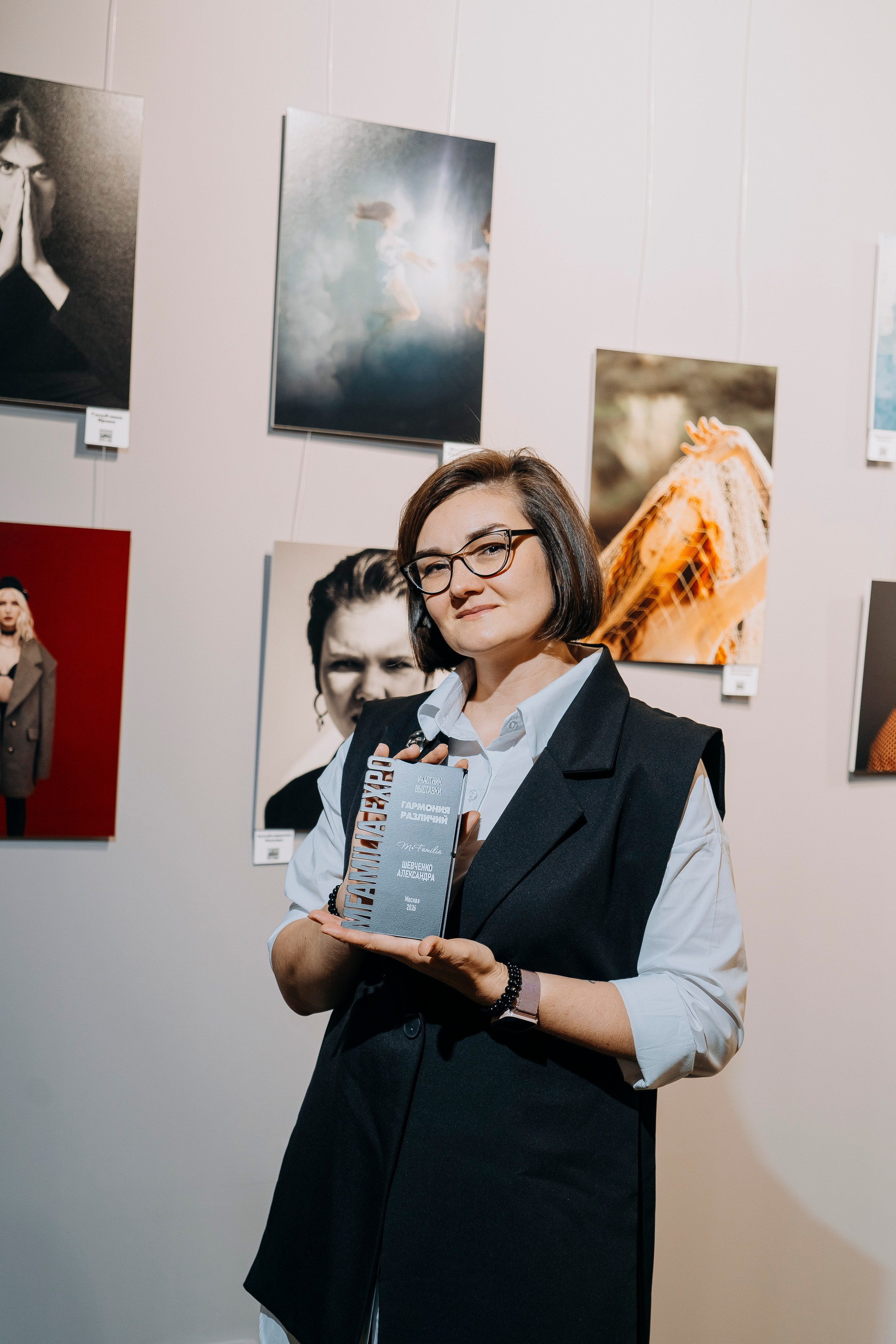 Вернисаж фотовыставки MFamilia «Гармония различий». Организация фотовыставок в Петербурге и Москве, MFamilia (МФамилия)