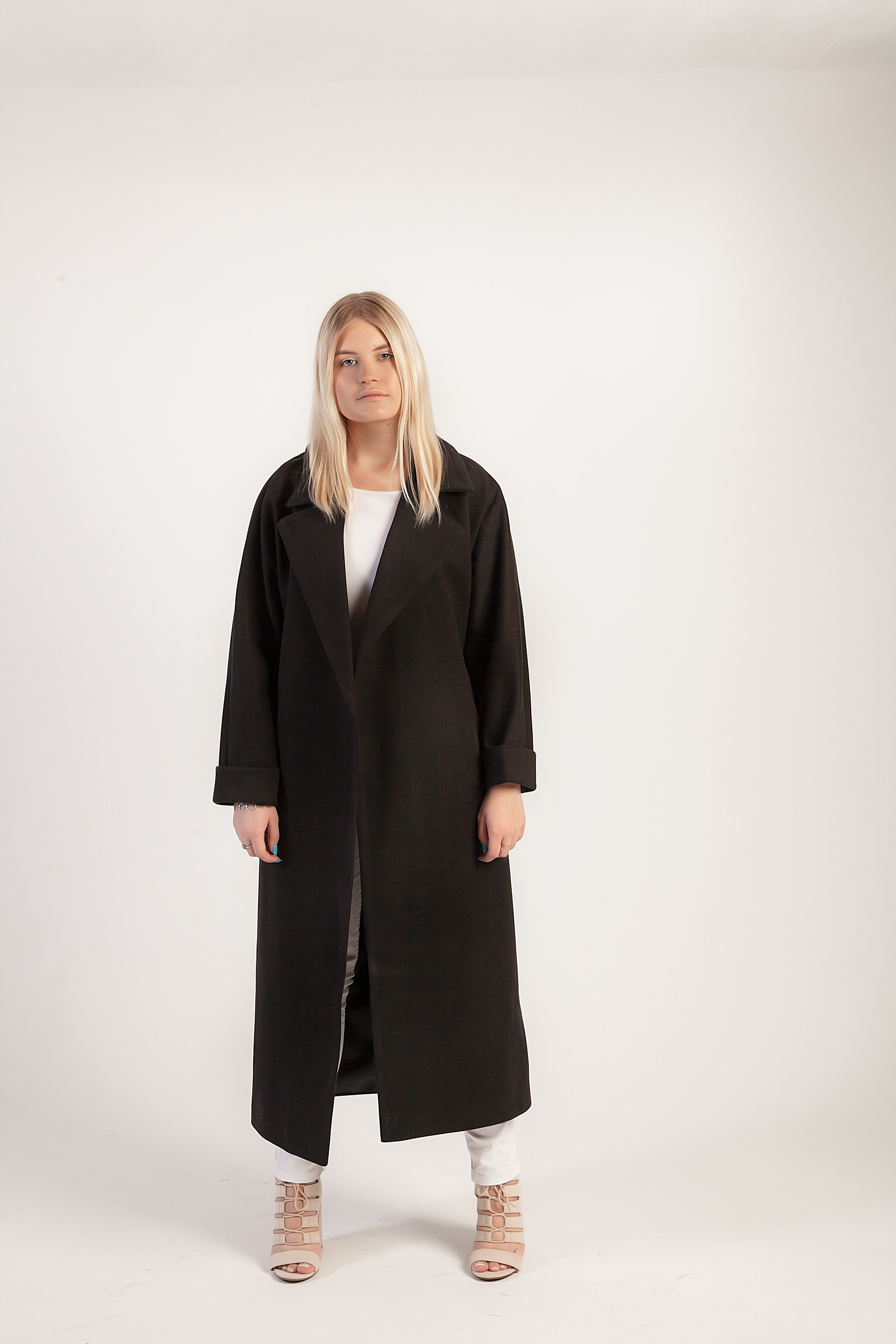 Пальто. Фотограф Екатеринбург. Фотосессии для маркеплейсов