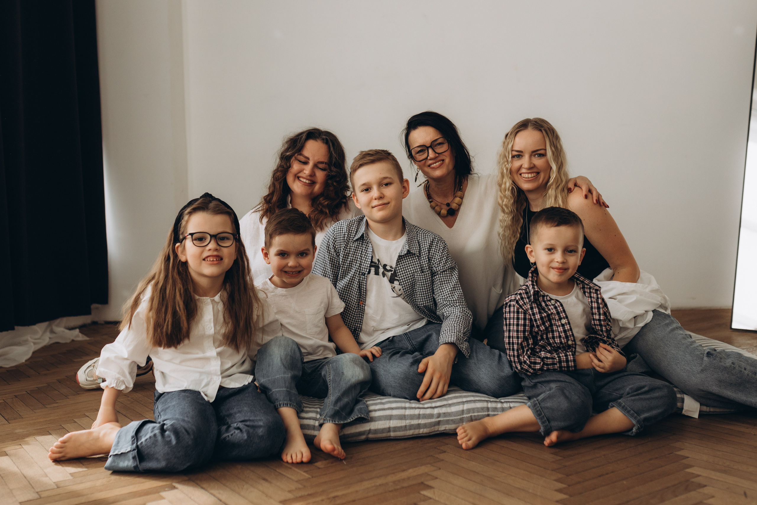 Большая семья в студии. Семейный фотограф в Москве Жукова Анна