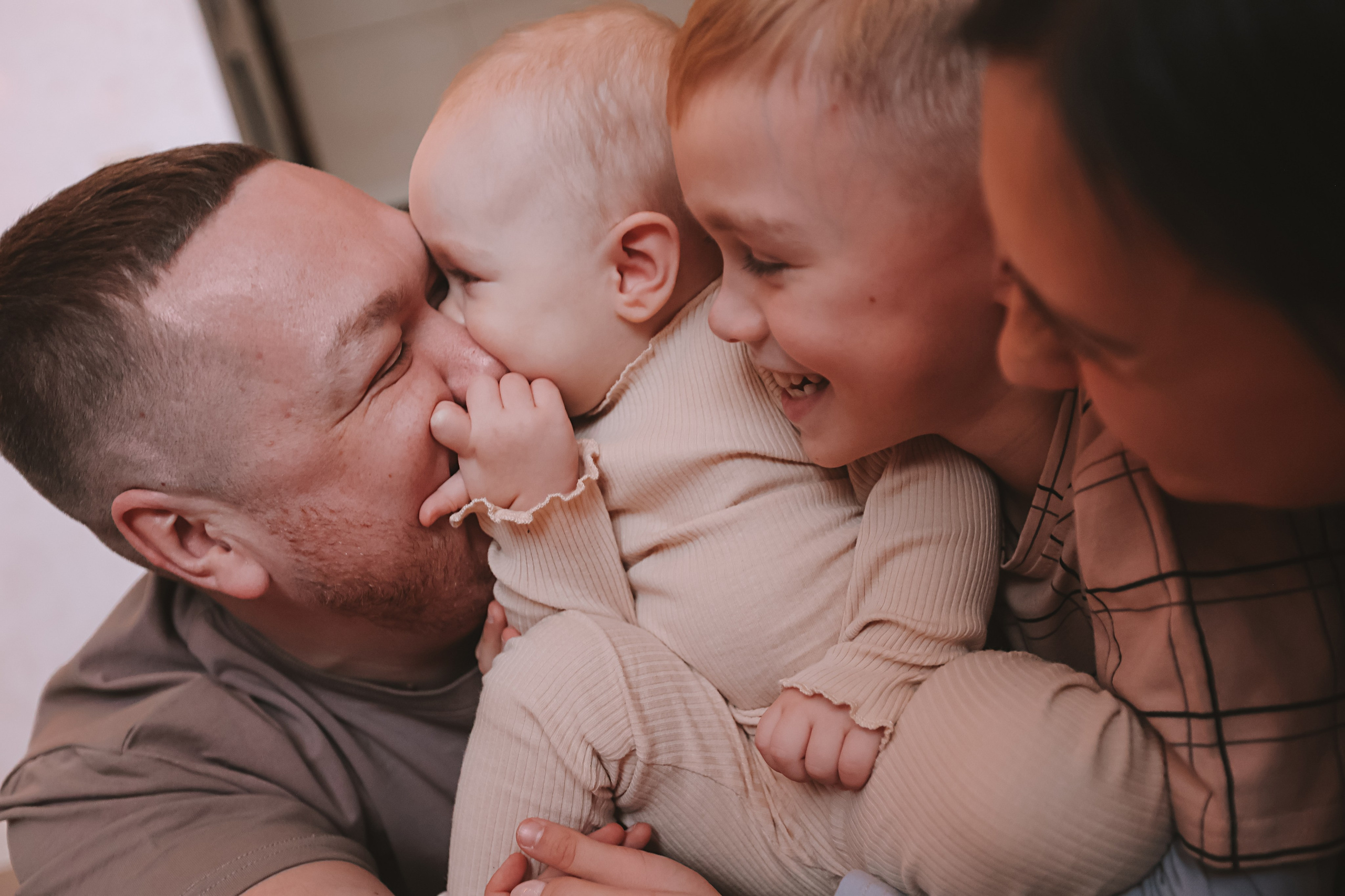 Дома. Семейный фотограф Тюмень, фотограф на роды Салмина Мария