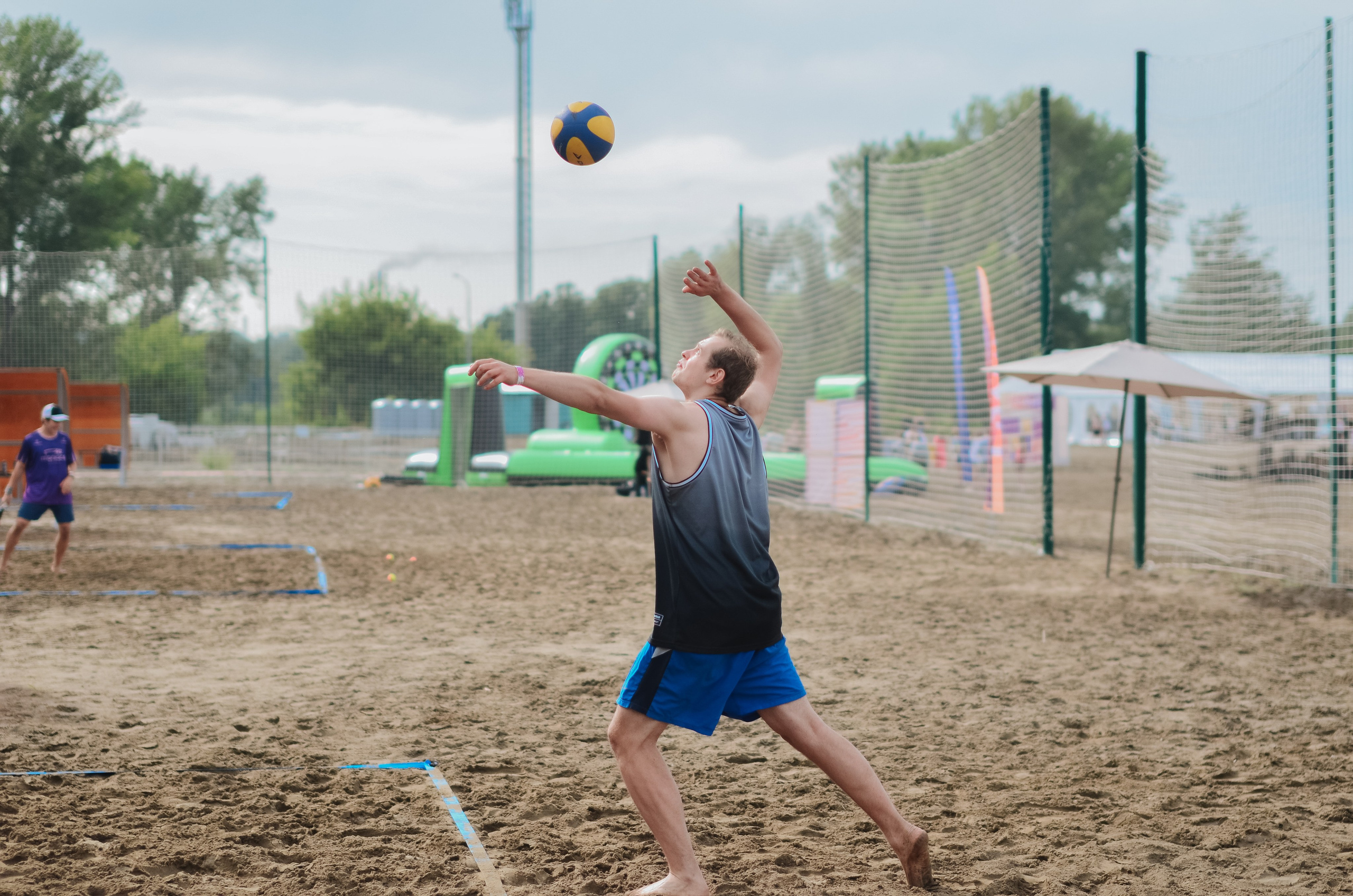 Фестиваль «Грань» 2025. Спортивная площадка. Денисова Аля — фотограф для парных съемок и индивидуальных историй в Барнауле