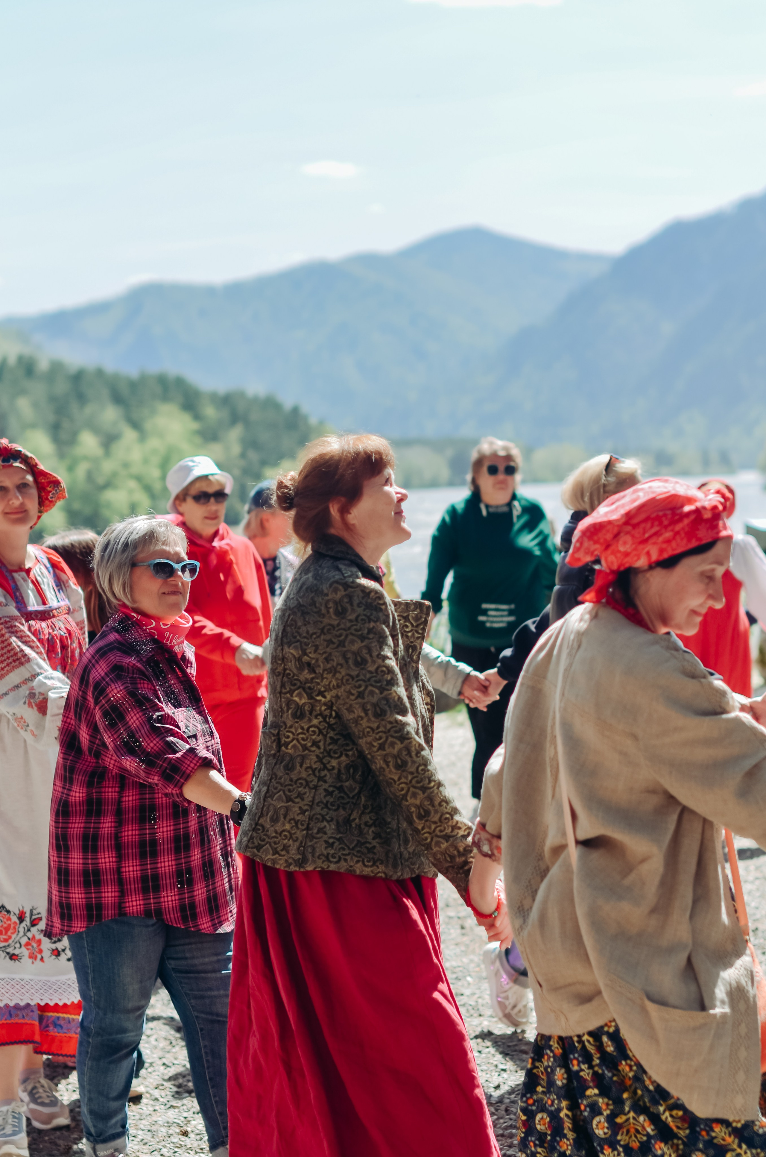 Фестиваль «Цветение Маральника на Алтае 2025». Фоторепортаж. Денисова Аля — фотограф для парных съемок и индивидуальных историй в Барнауле