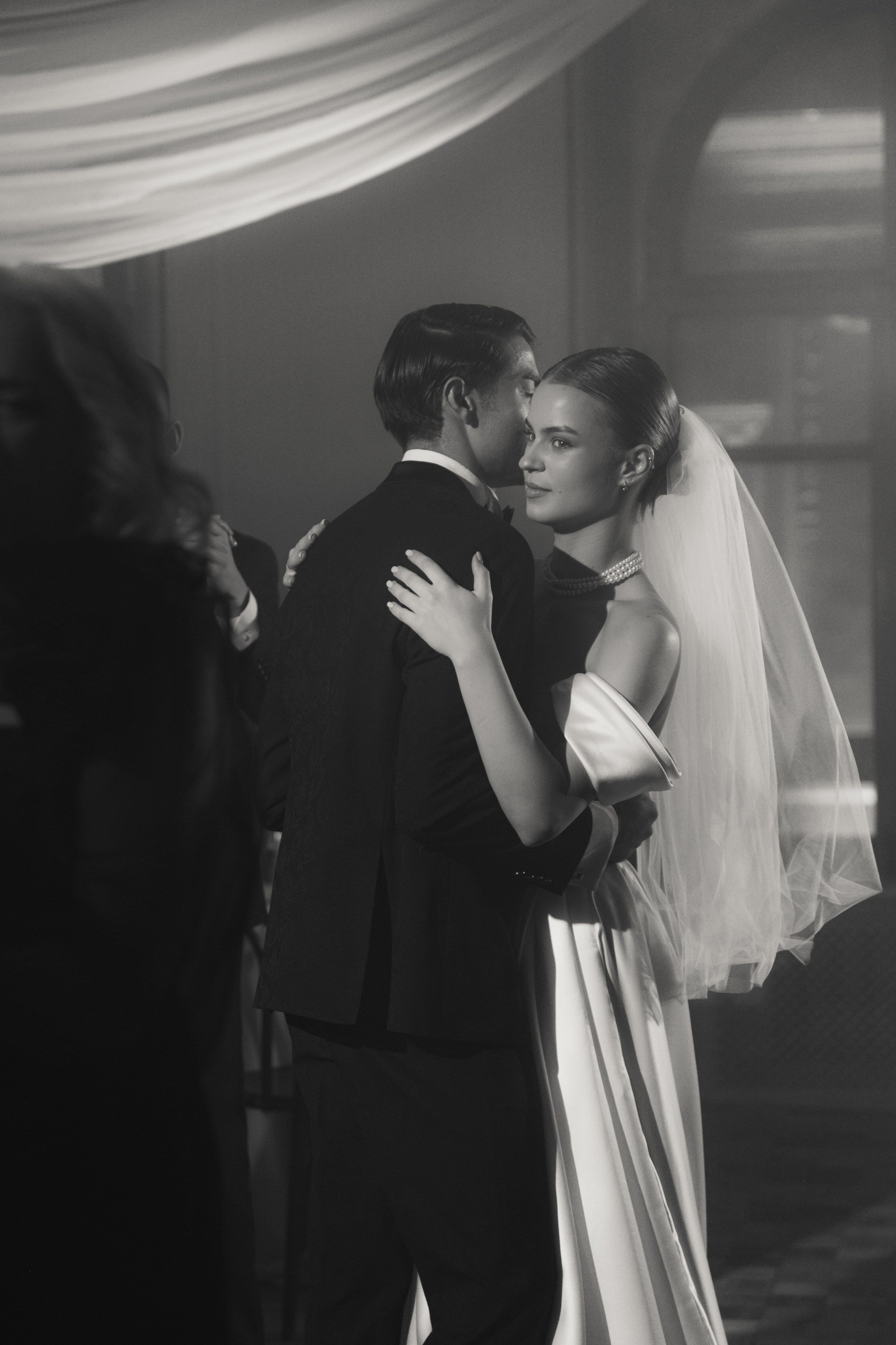 Камерный свадебный ужин при свечах в старинном особняке в фотостудии 21. Kult. Ярослава Ерина — свадебный фотограф в Москве