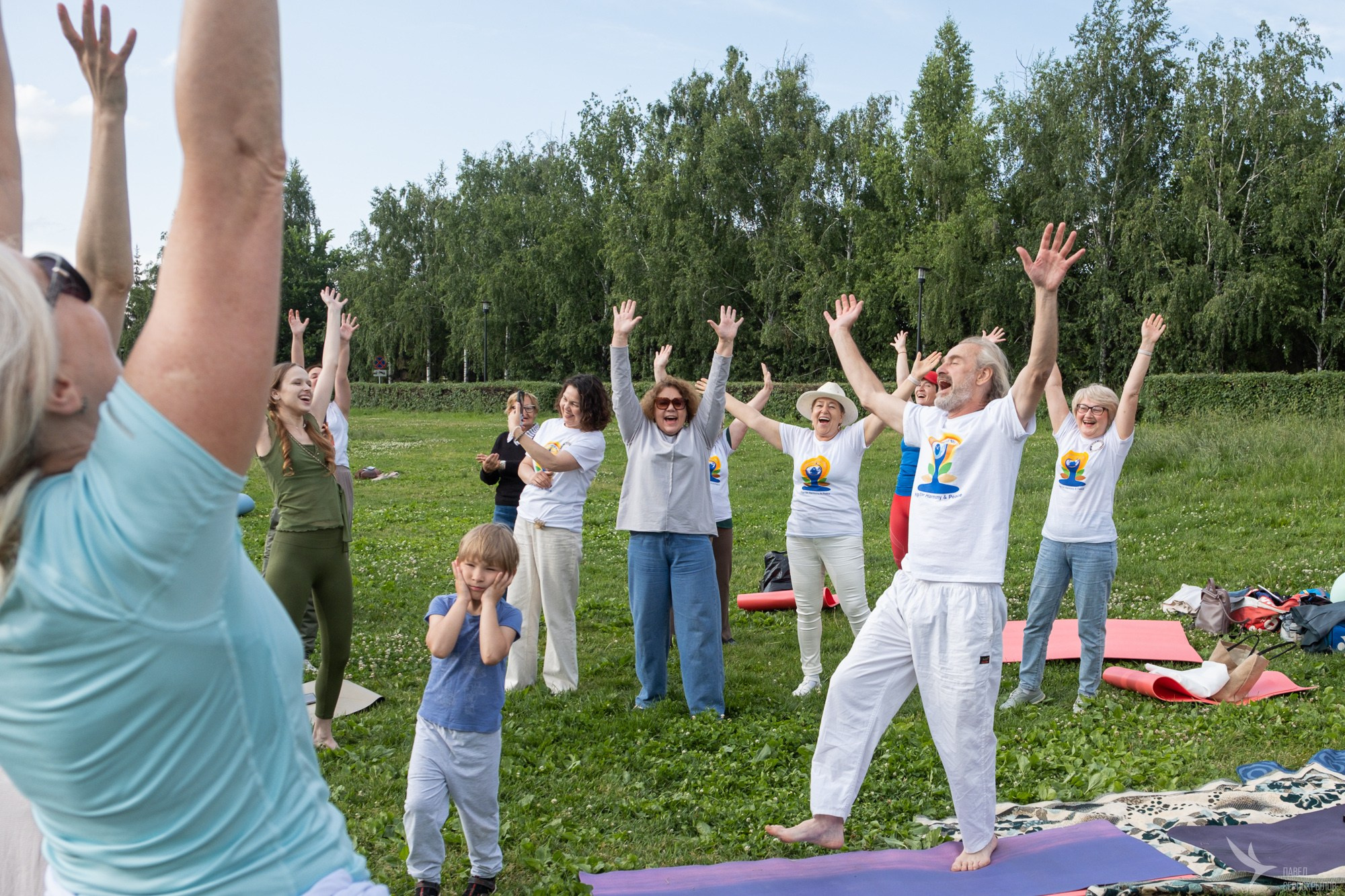 Международный день йоги в парке Горького. Репортажный фотограф в Казани Павел Серпокрылов