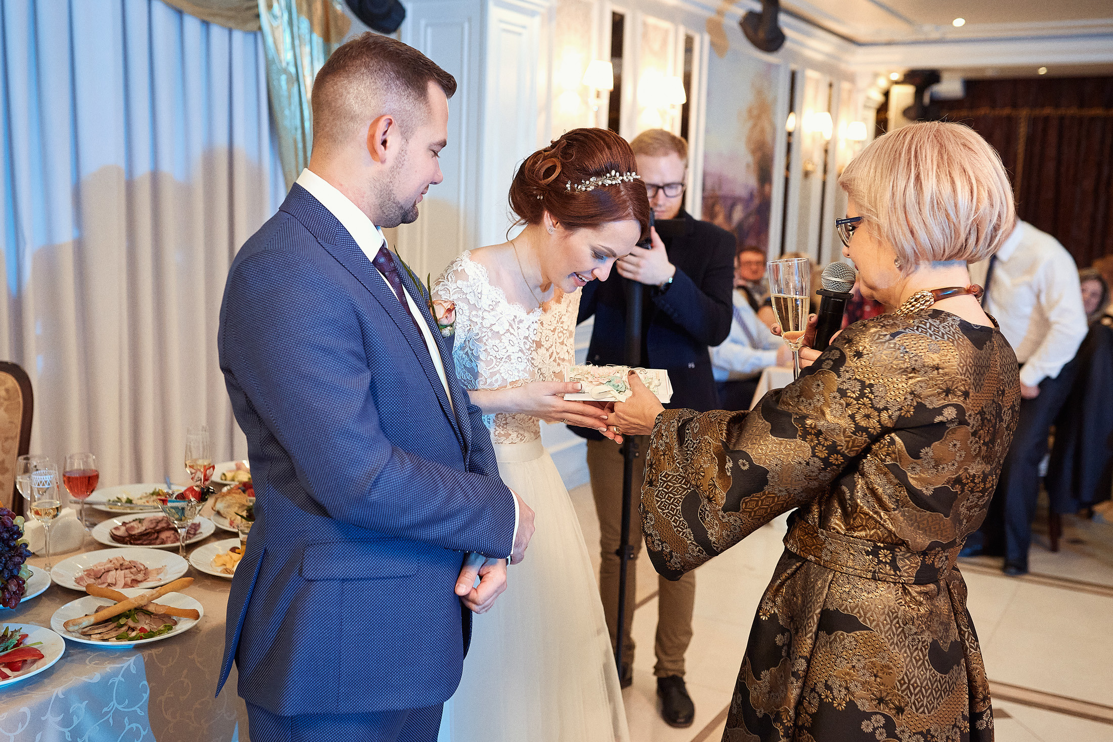 Съёмка свадьбы в красивой усадьбе. Свадебный фотограф Антон Артюшин. Работаю в Нижнем Новгороде и Москве