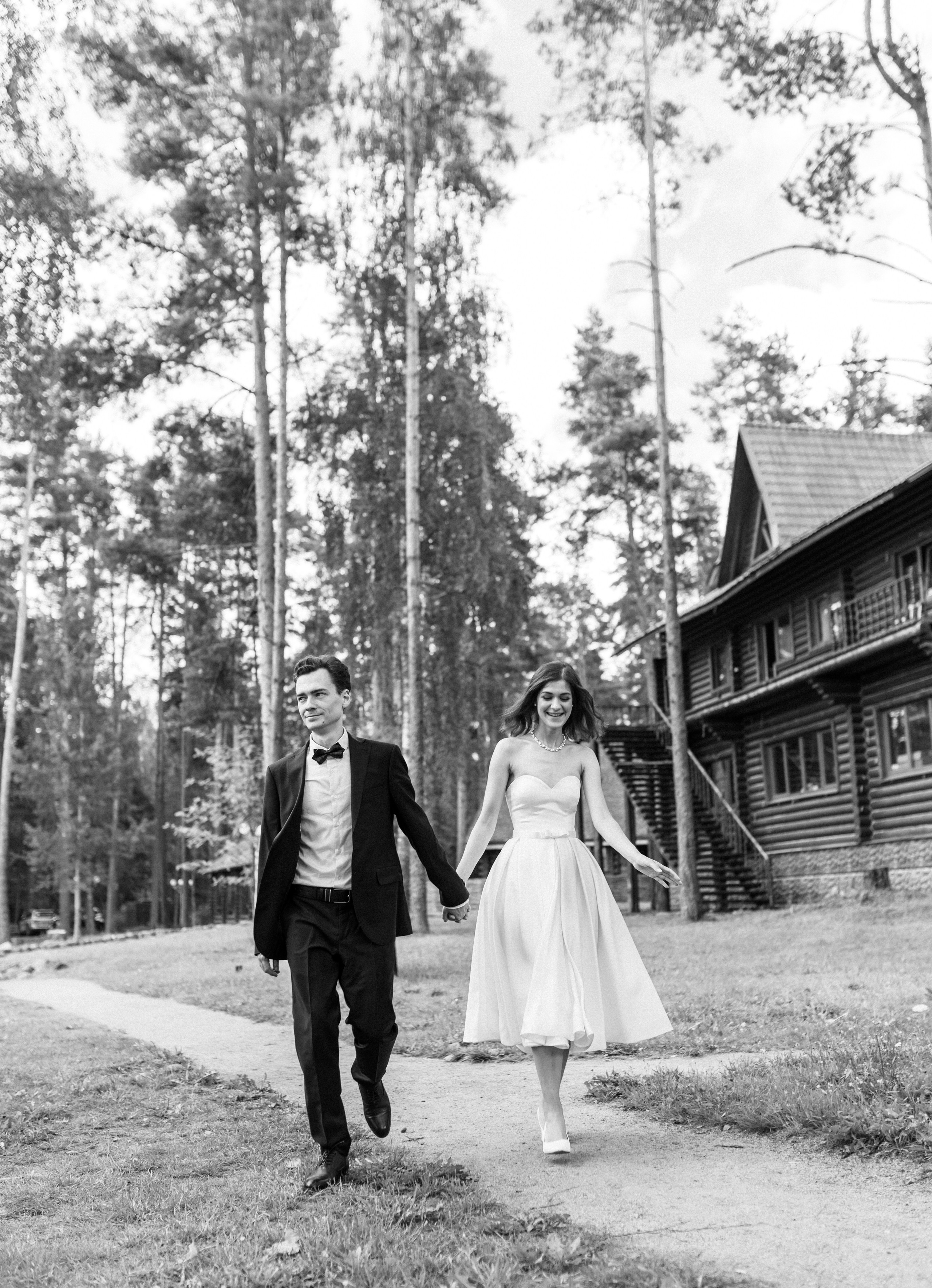 Прогулки во время свадебного банкета. Happiness is in the moments