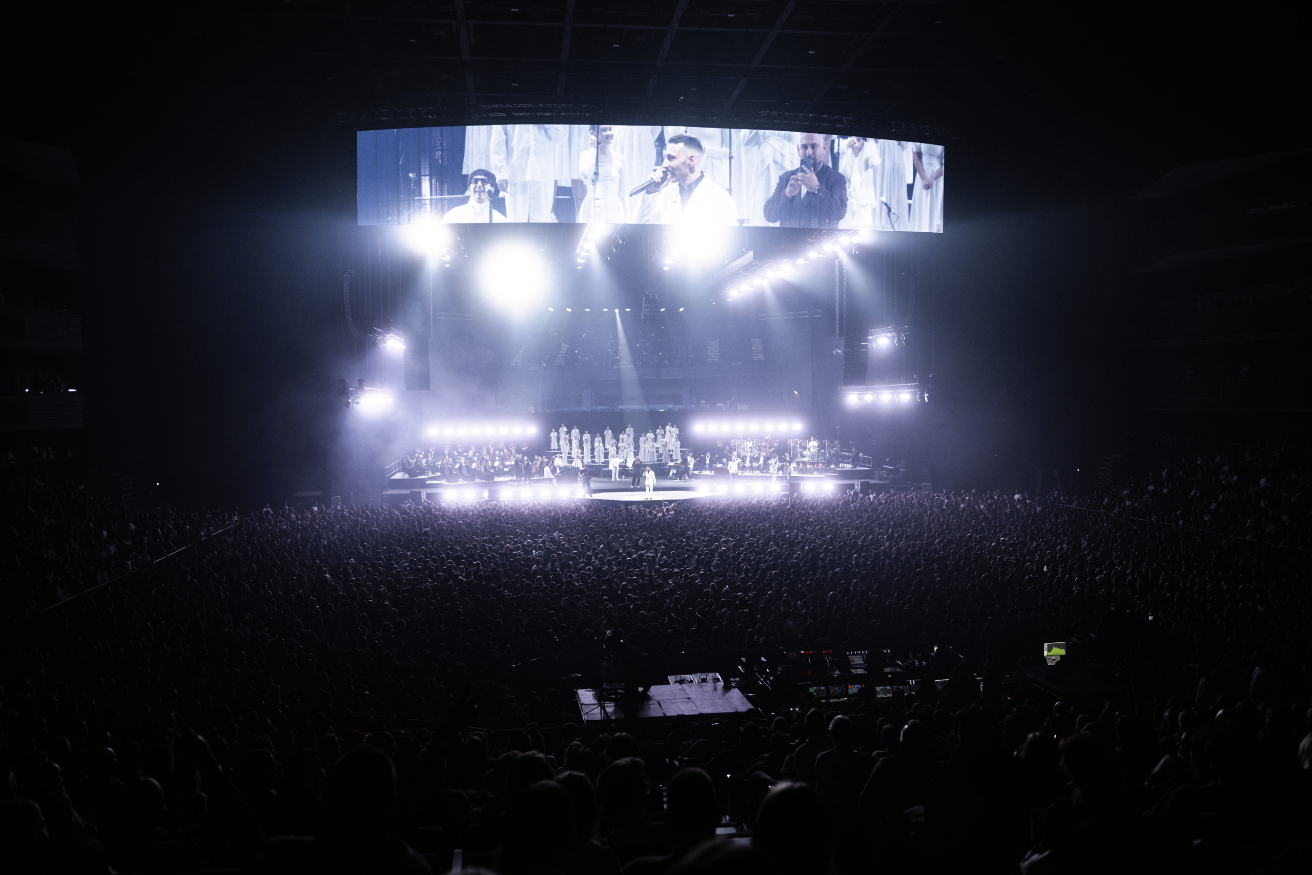 Концерт L'one 19.10.2025 с хором и симфоническом оркестром. Фотограф и видеограф Мария Банщикова, Солнечногорск, Москва