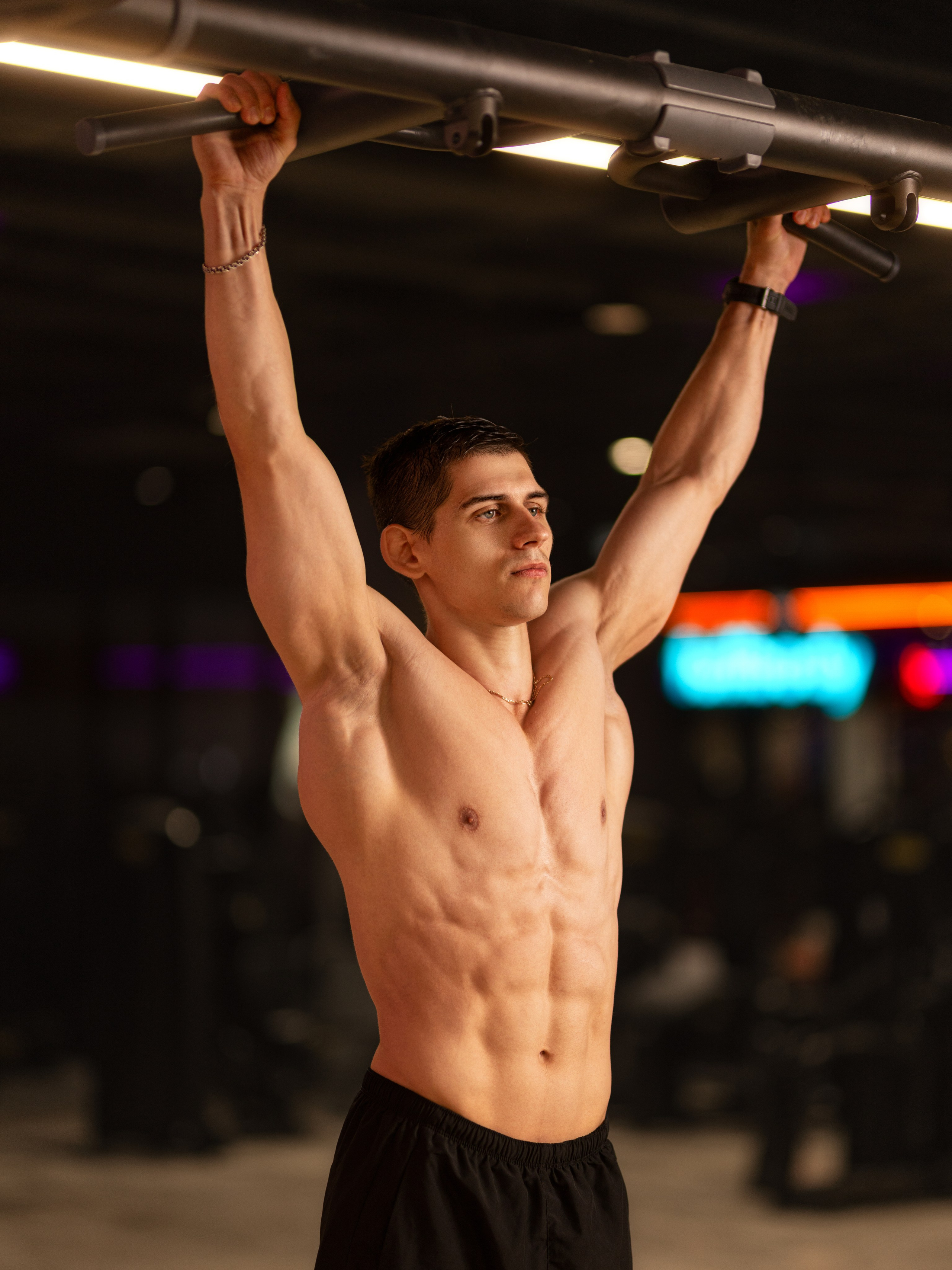 Фотосет в Владом в тренажерном зале для контента. Дмитрий Шульгин, портретный фотограф в Воронеже