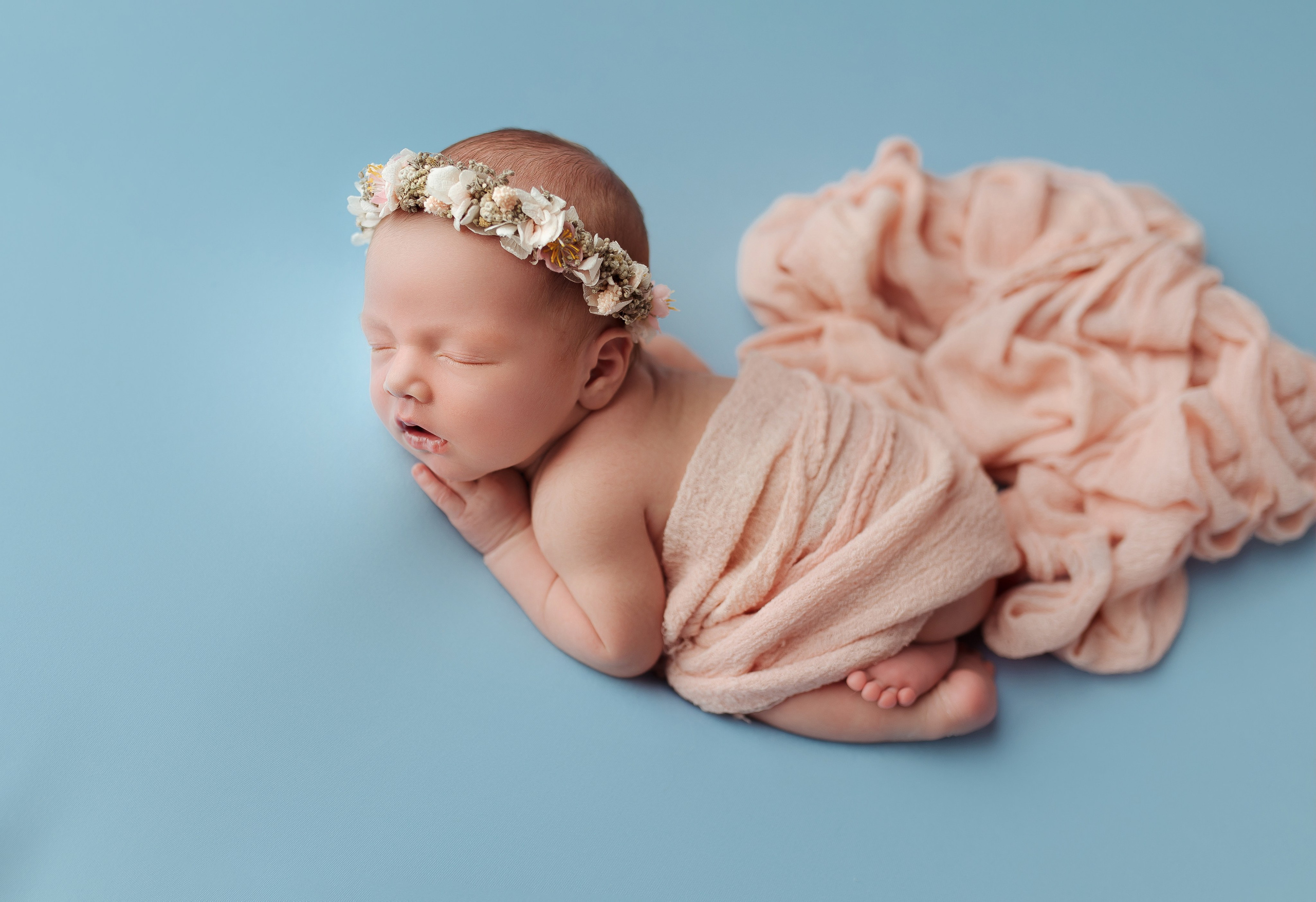 Новорожденные. Детский фотограф новорожденных Москва. годики под ключ. своя студия