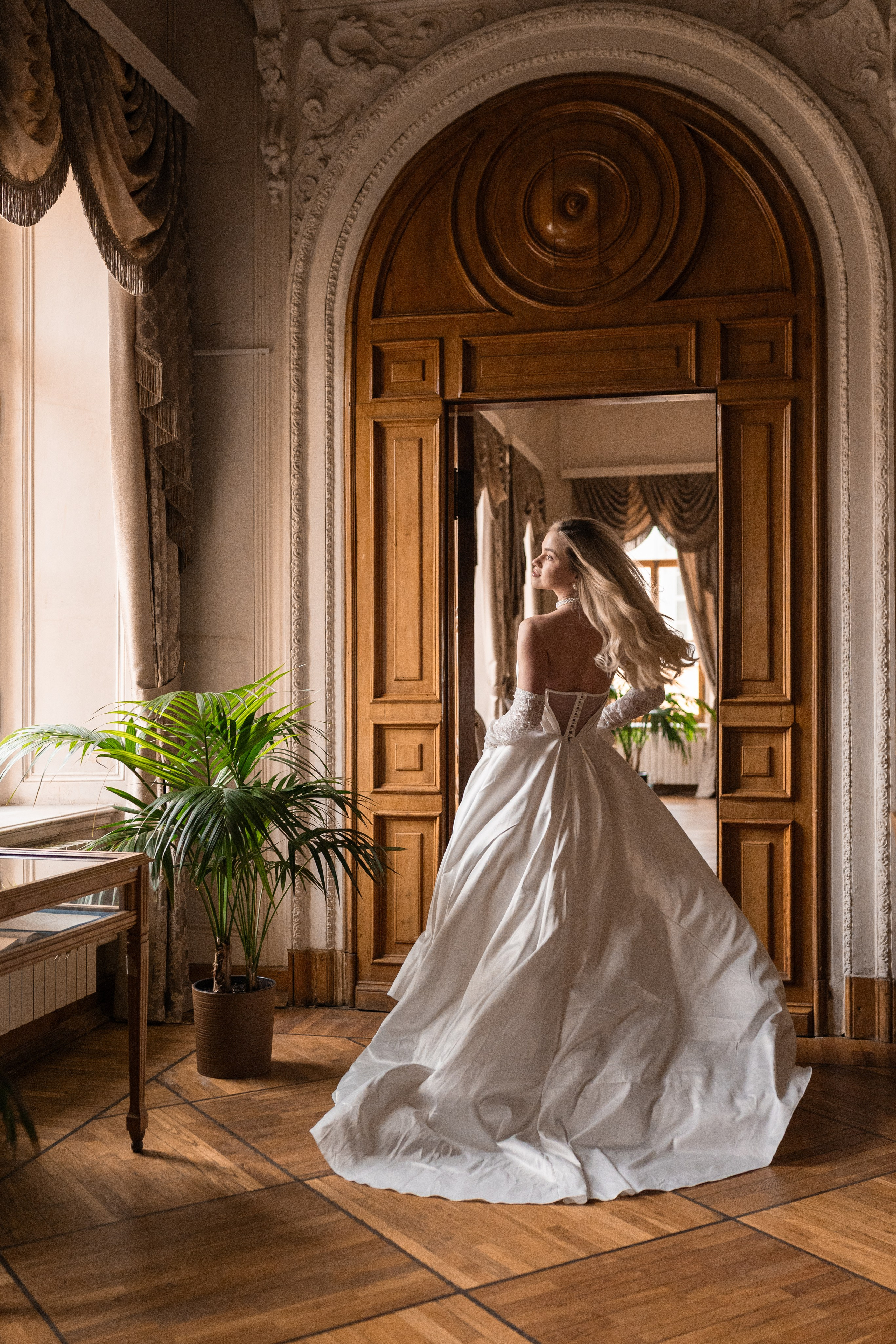 Свадебная фотосессия в Пушкинской библиотеке. Свадебный фотограф в Москве Анна Полушина