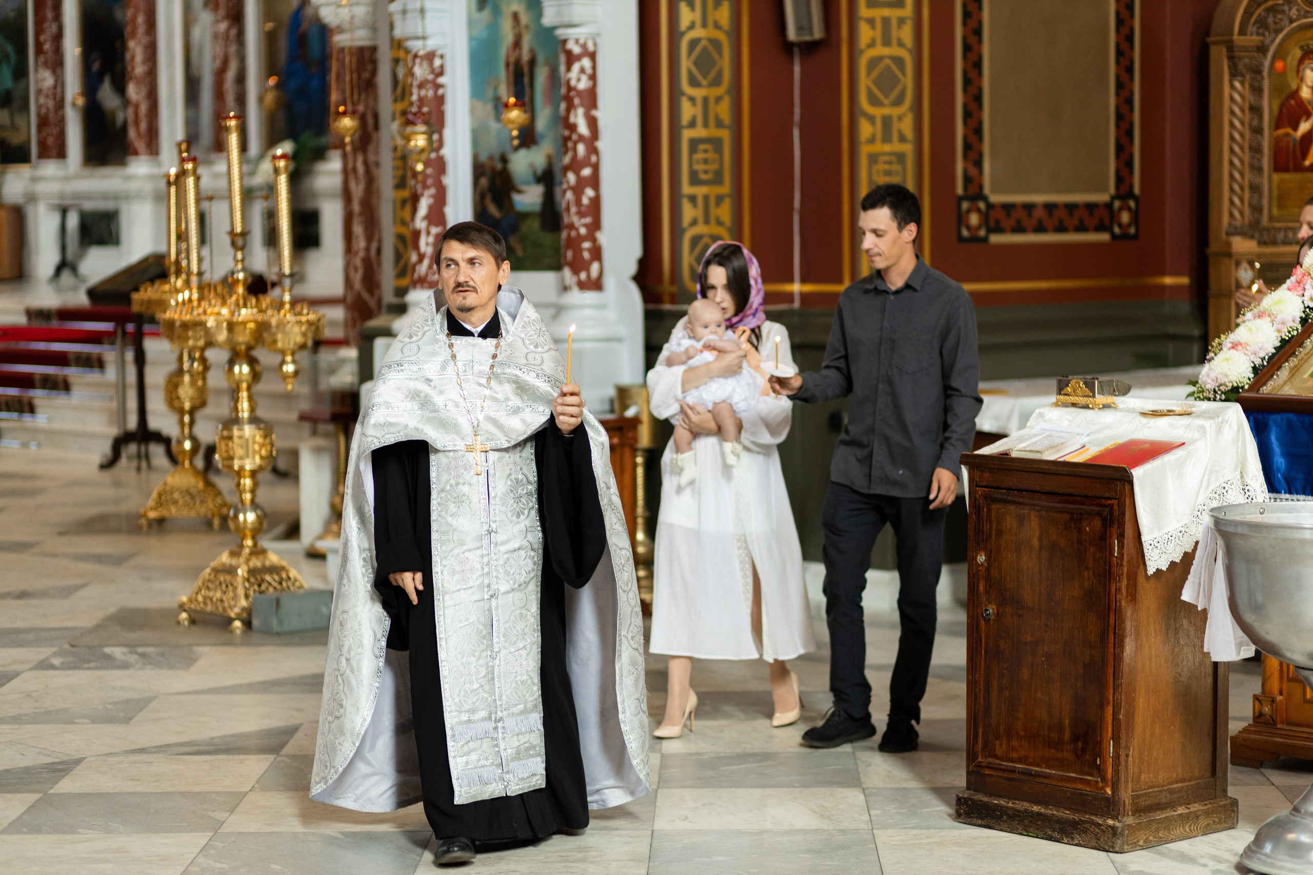 Крещение Миланы в Соборе Вознесения Господня Новочеркасск. Анастасия Безуглова- свадебный фотограф в Таганроге