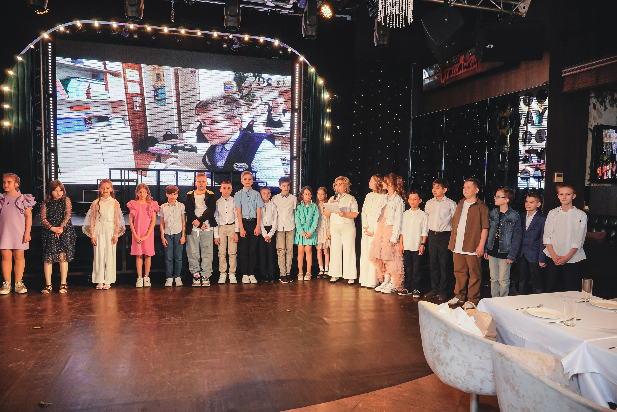 Выпускной. Занимаюсь профессиональной фотографией и живу рядом с Байкалом. Работаю в разных жанрах