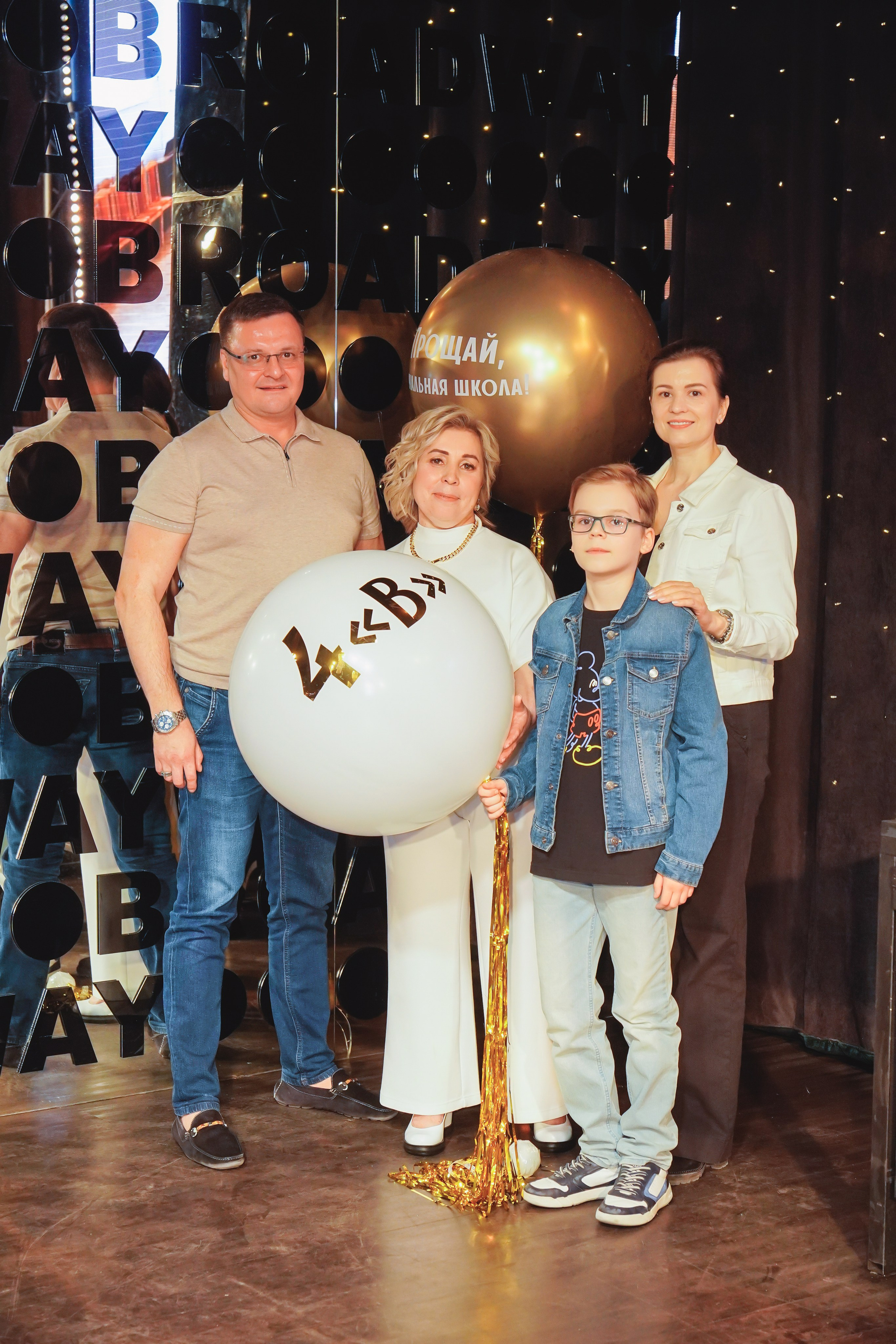 Выпускной. Занимаюсь профессиональной фотографией и живу рядом с Байкалом. Работаю в разных жанрах