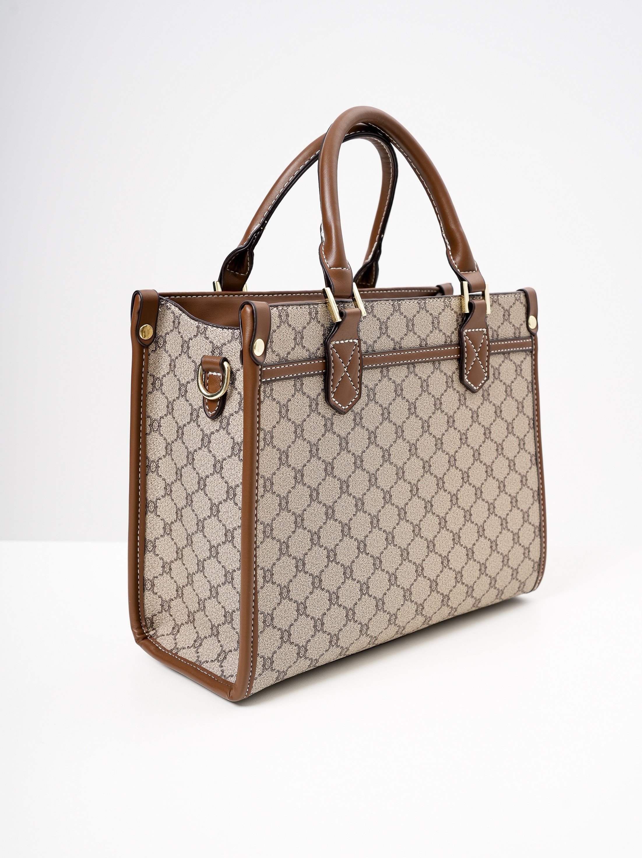 Съемка женского рюкзака для маркетплейсов озон и валберис. Фотограф Оксана Токарева Ижевск