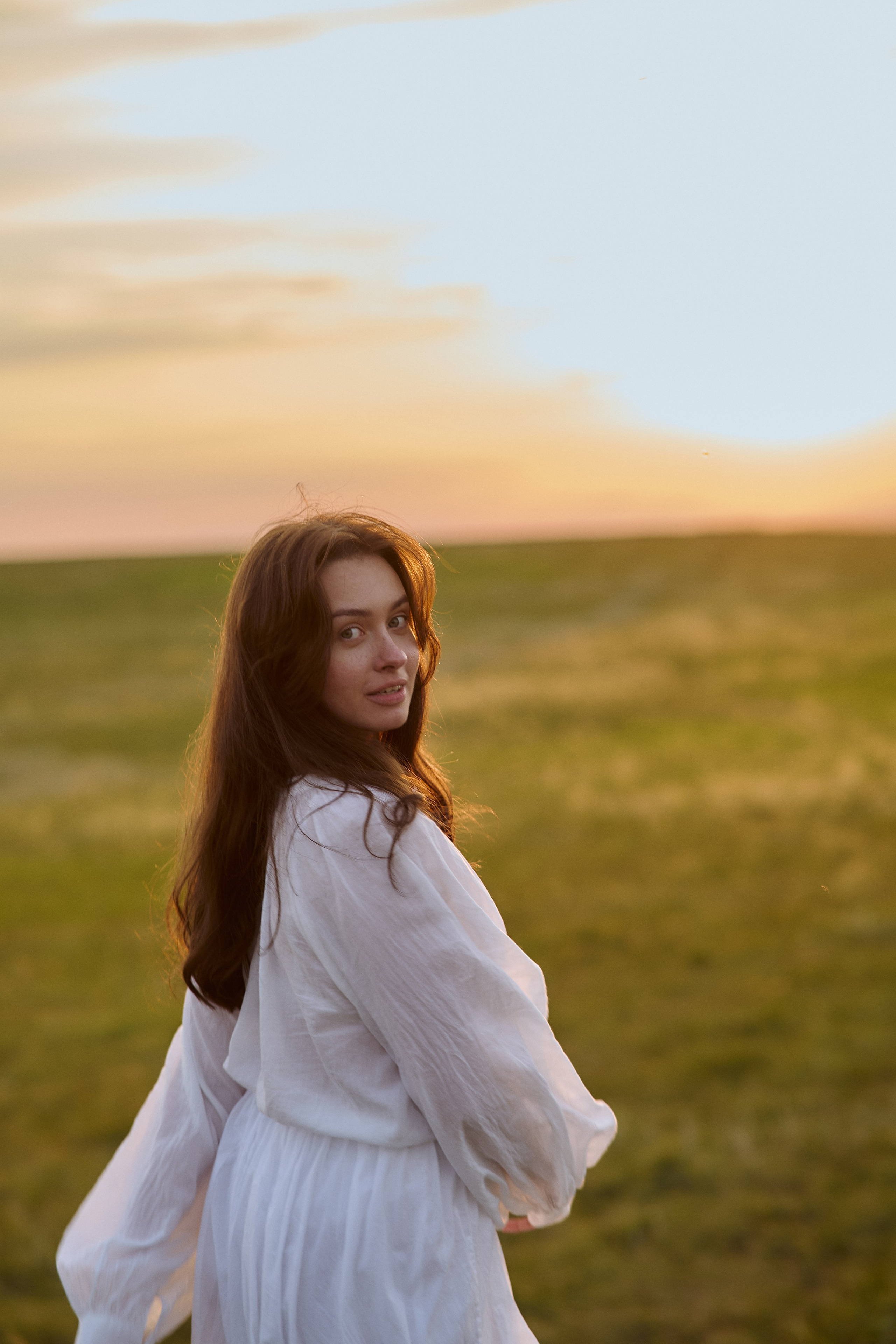 Шамиль, Аня и Марс в поле с барашками. Семейный и свадебный lifestyle-фотограф в Москве Мария Петрова