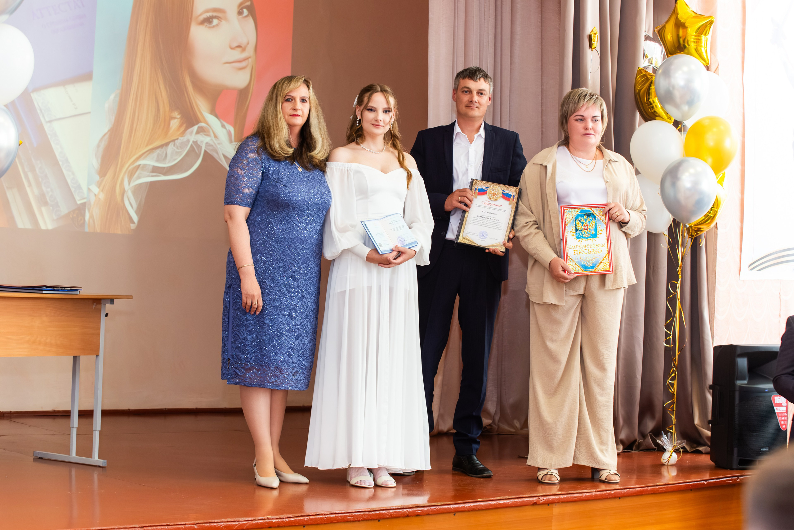ВРУЧЕНИЕ ДИПЛОМОВ 2025 4 ШКОЛА Г.МЦЕНСК. Профессиональный фотограф в Мценске и Орловской области