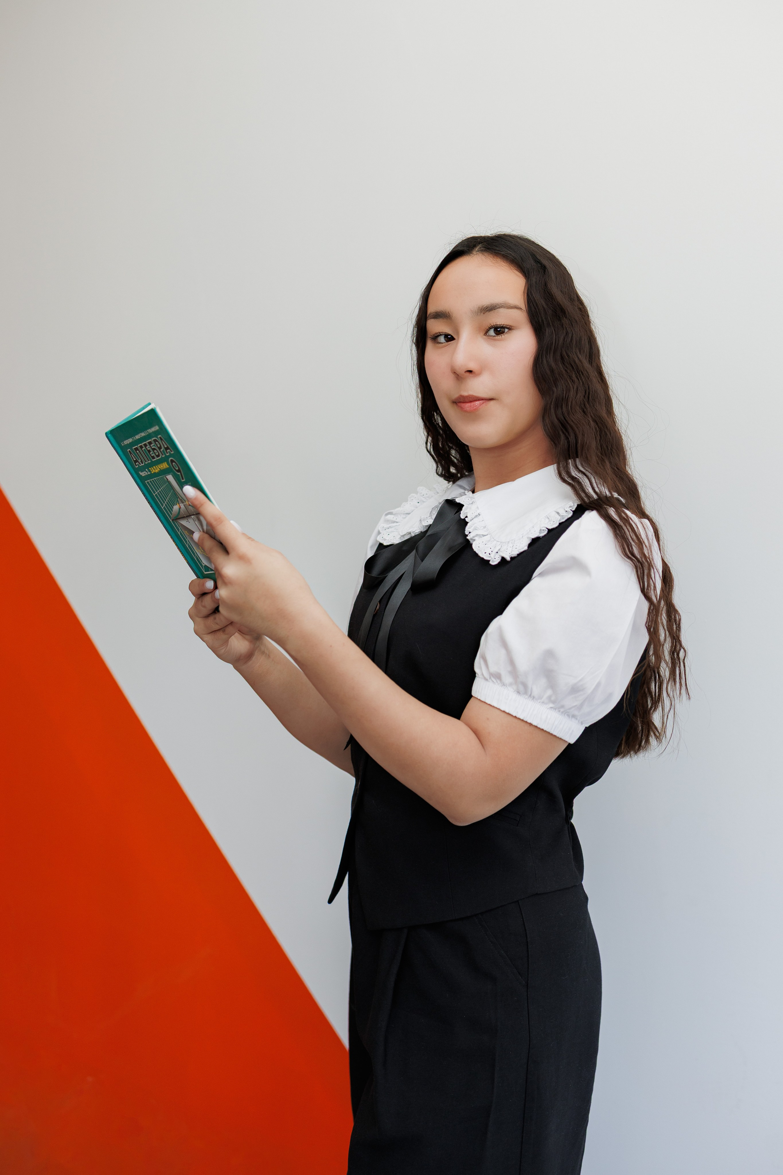 Позы для школьной фотосессии. Фотограф Медногорск Кувандык Оксана Шерехода свадебные, семейные, индивидуальные, школьные фотосессии. Печать фотоальбомов