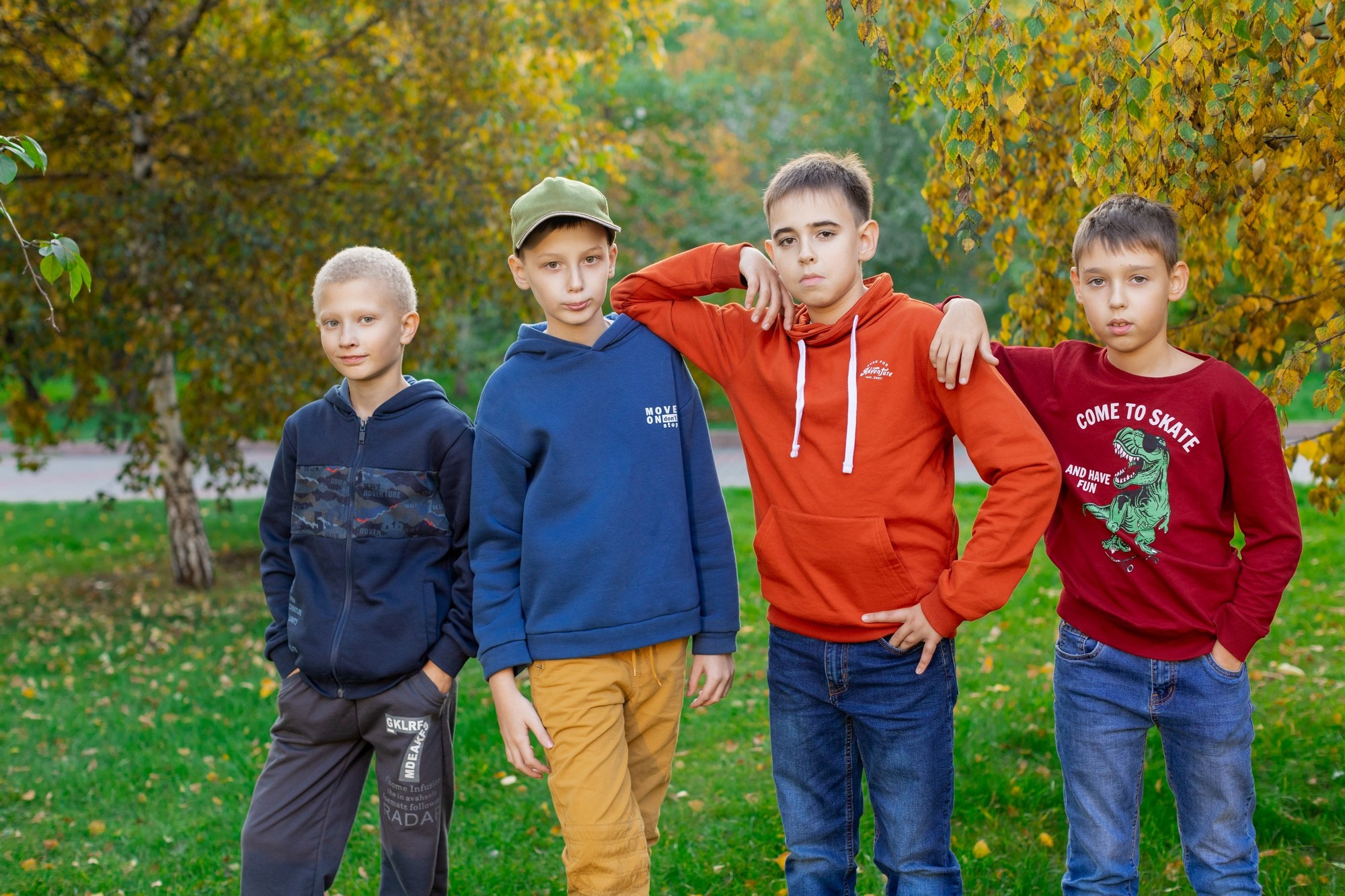 Яркая осенняя фотосессия: 76 школа 4 класс. СИГМА | Студия выпускных альбомов Красноярск