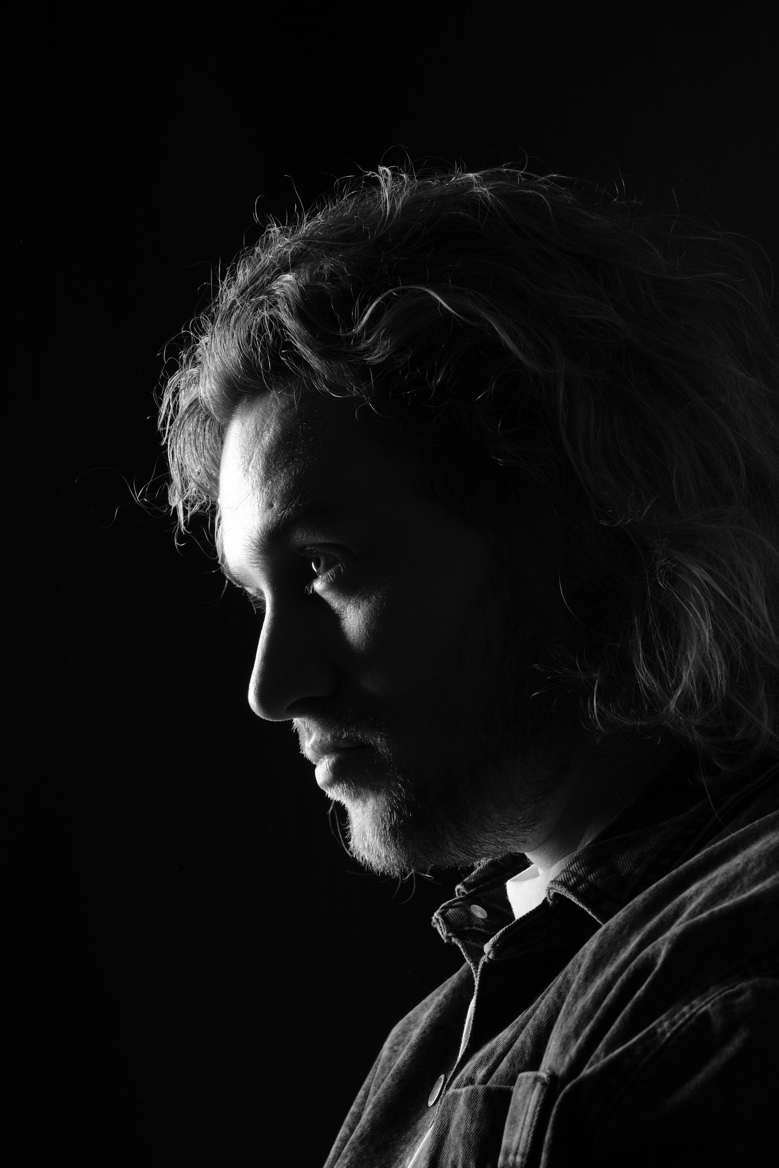 Мужской студийный портрет. Портретный фотограф в Москве Александр Денисов