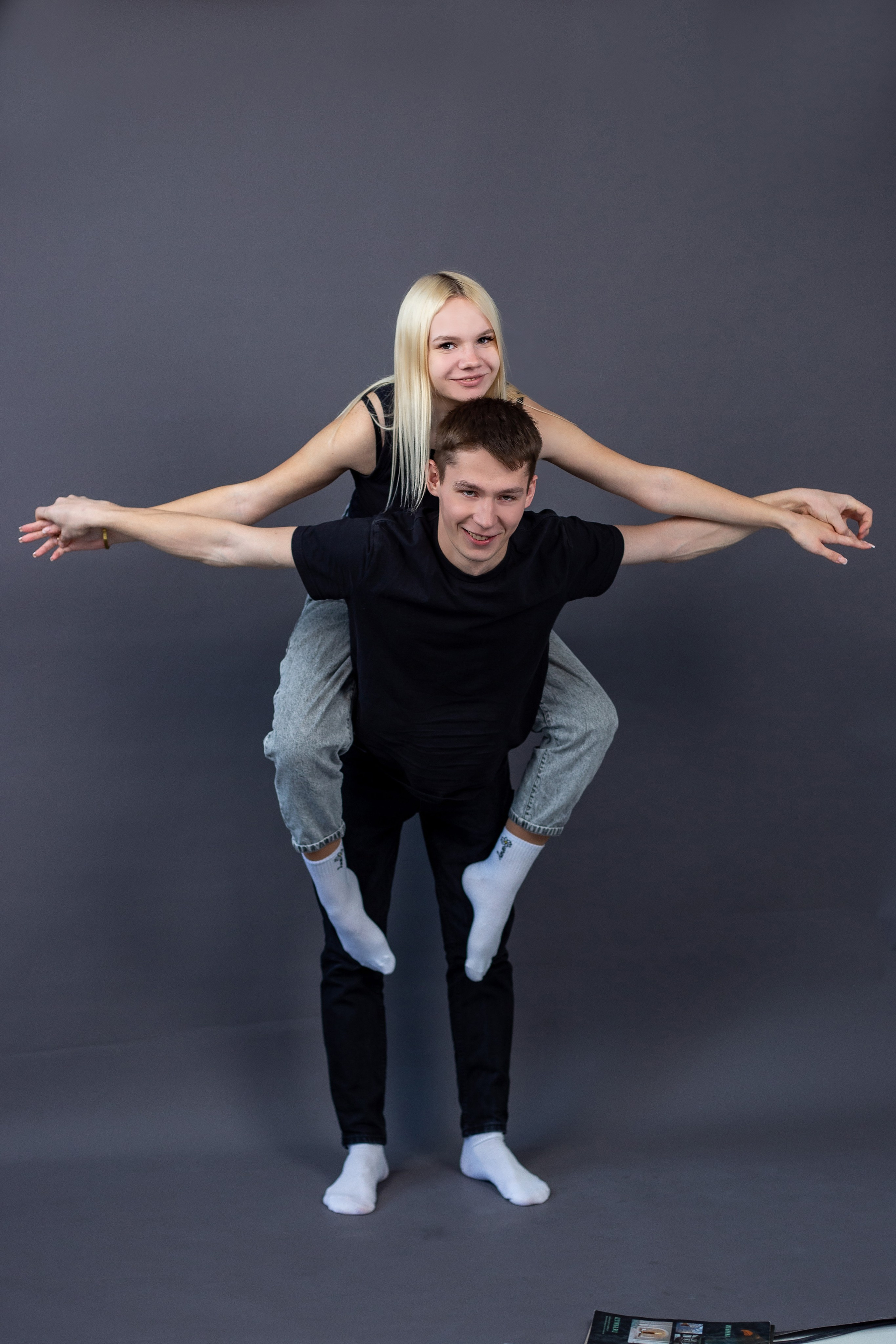 Love story. Фотограф Краснодара, фотограф в парке Галецкого.репортажный фотограф. детский фотограф, свадебный фотограф. профессиональный фотограф