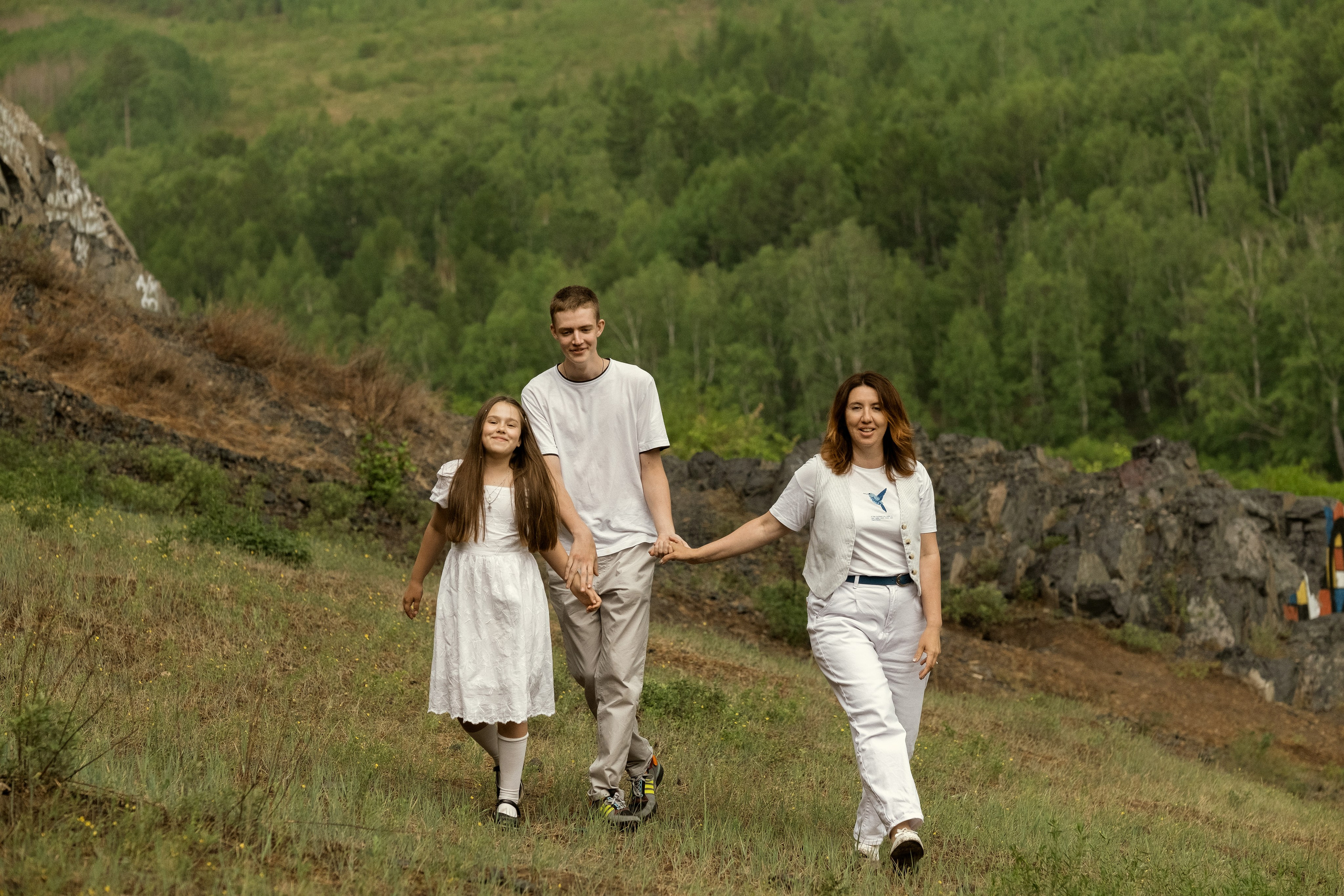 Семейная фотосессия на природе. Портретный фотограф в Чите Анна Камратова. Помогу Вам создать историю, в которой Вы — главный герой!