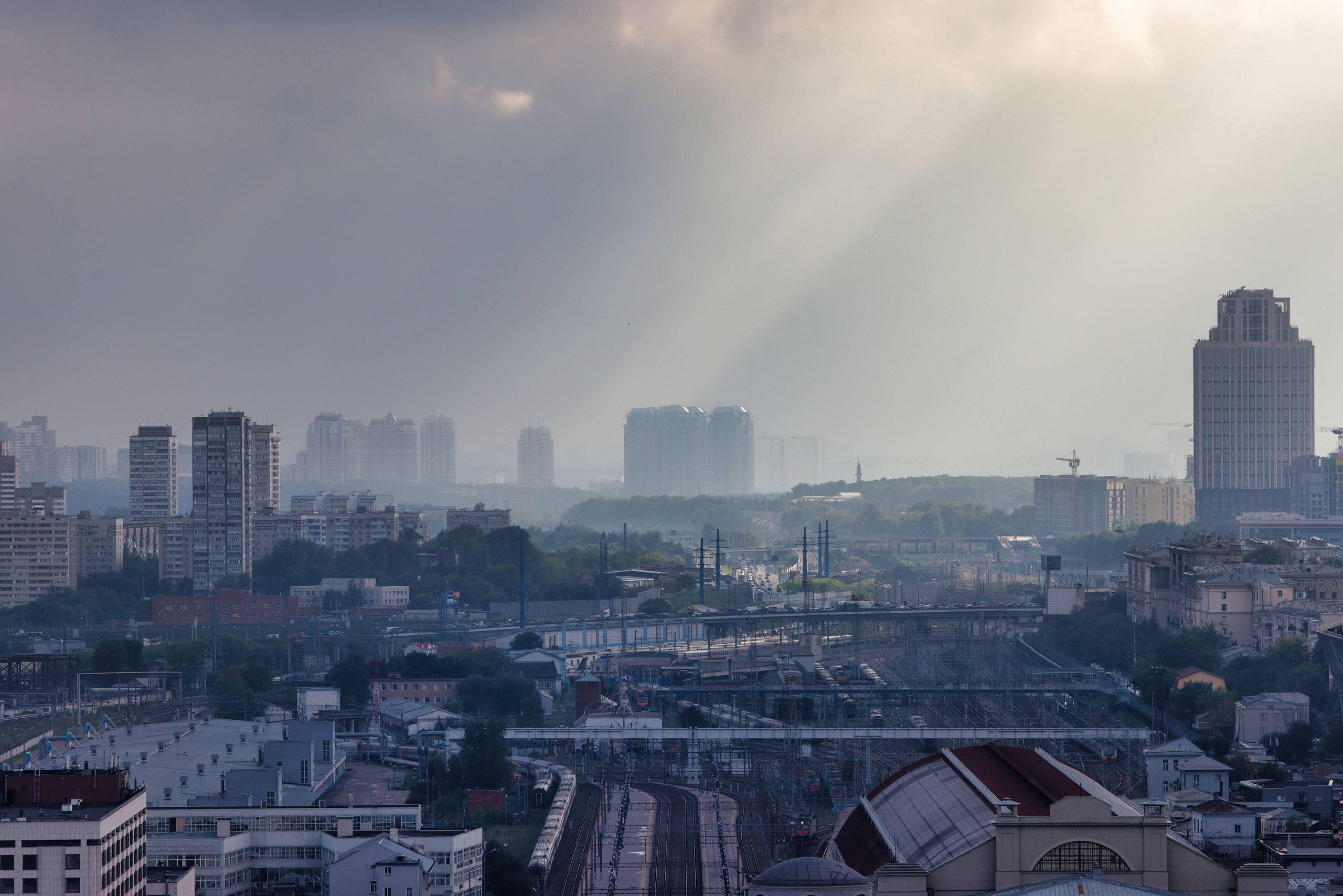 Вид на Москва Сити из Гостиницы Азимут на смоленке. Фотограф — видеограф в Москве Дмитрий Менделеев