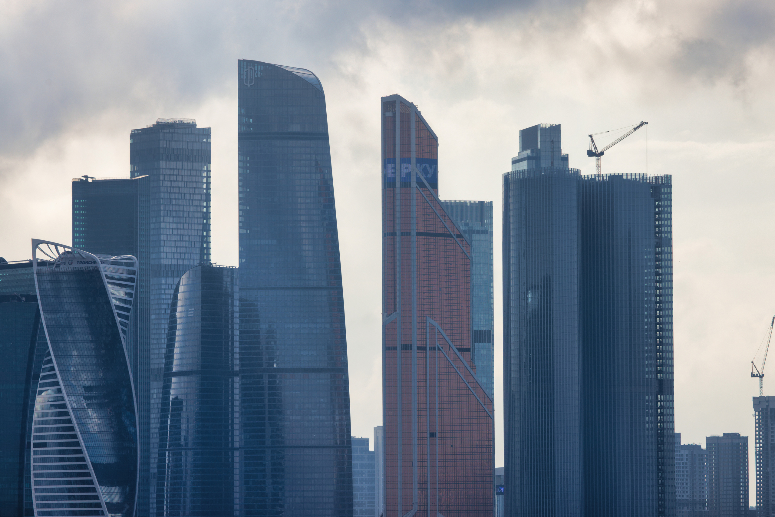 Вид на Москва Сити из Гостиницы Азимут на смоленке. Фотограф — видеограф в Москве Дмитрий Менделеев