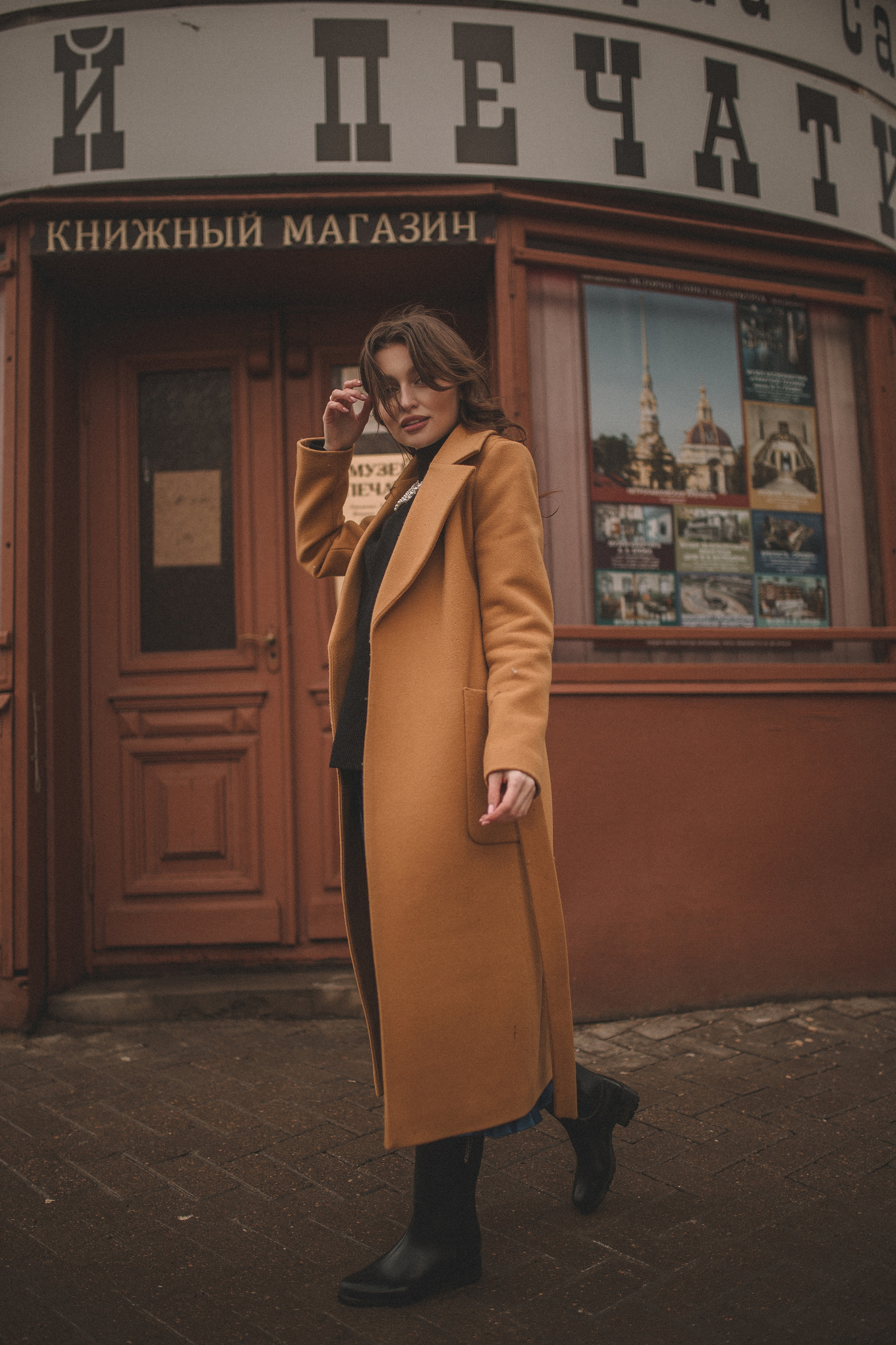 Фотосессия в парадной. Фотограф Екатерина Амбрушкевич