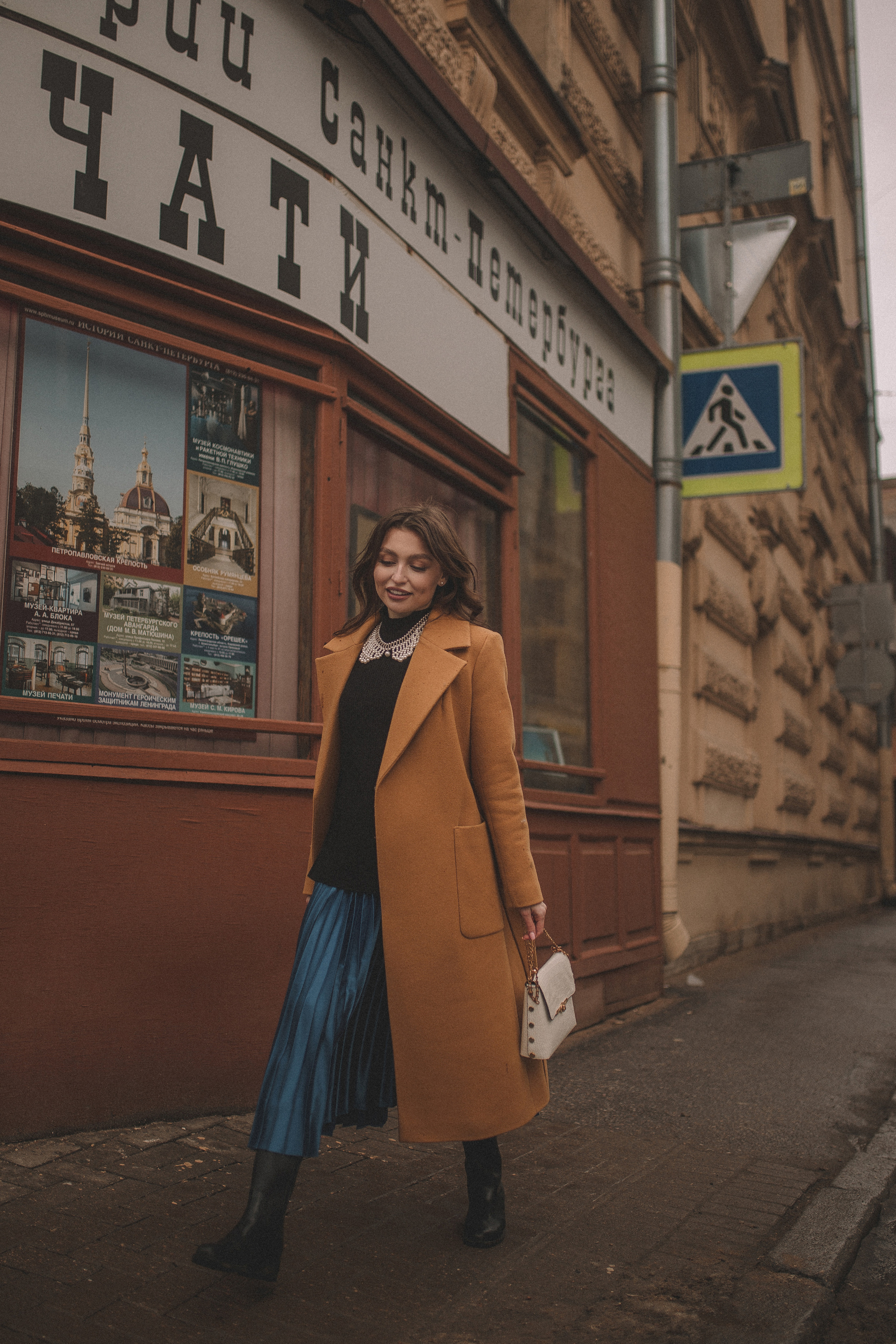 Фотосессия в парадной. Фотограф Екатерина Амбрушкевич